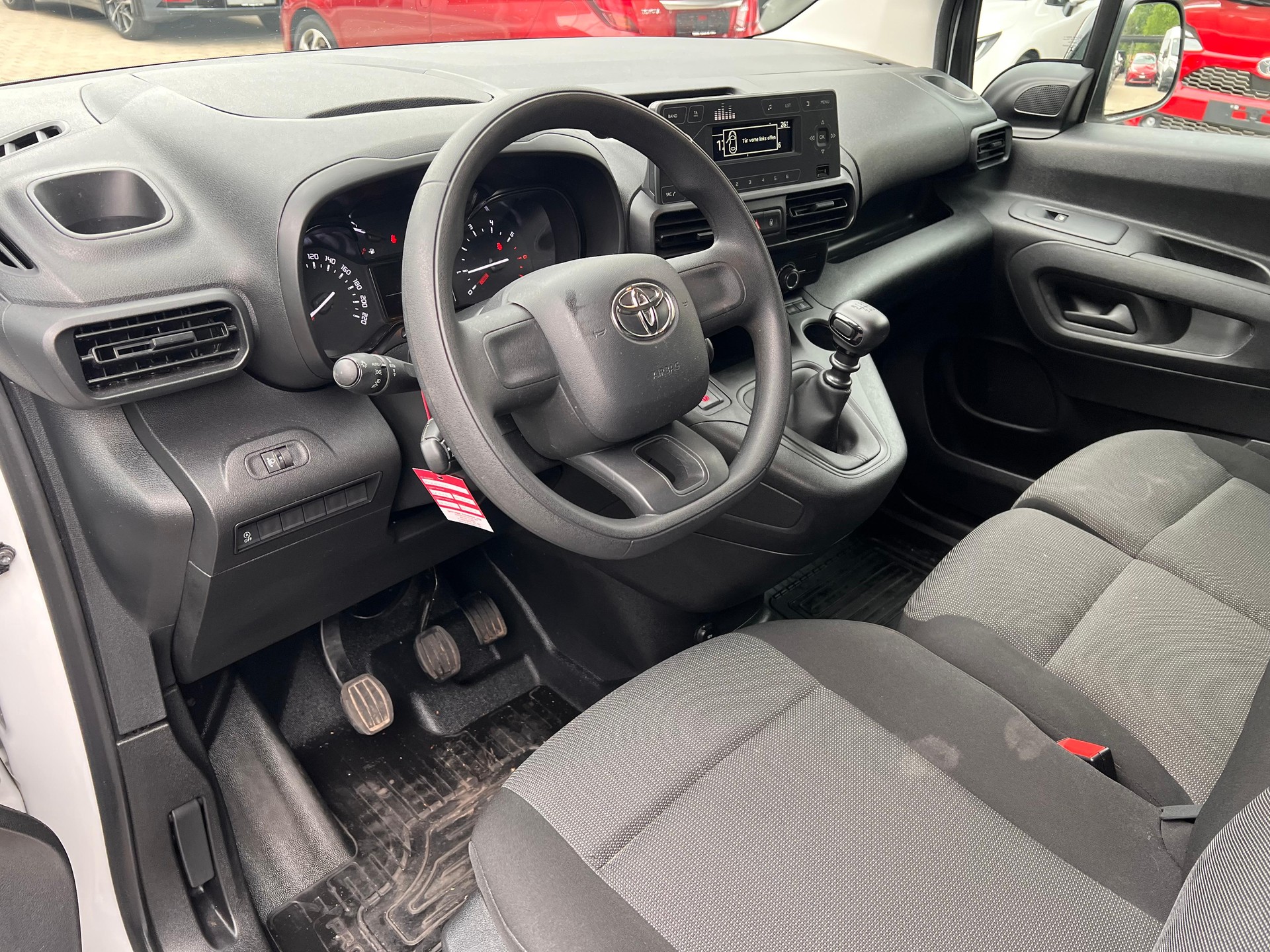 TOYOTA PROACE CITY Van L1 1.2 Active-image-8
