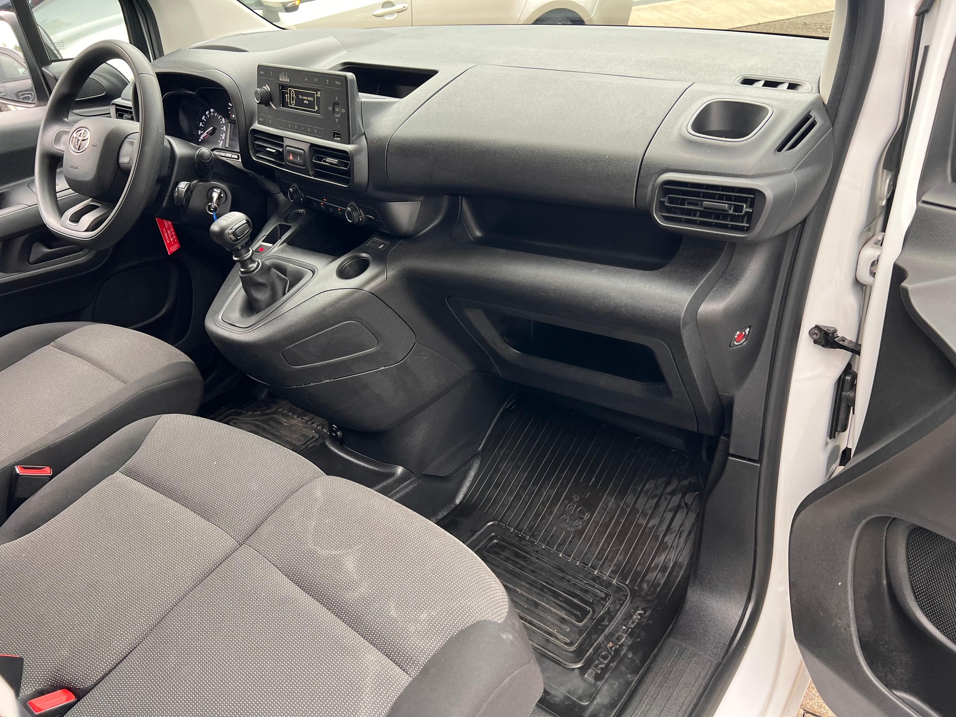 TOYOTA PROACE CITY Van L1 1.2 Active-image-12