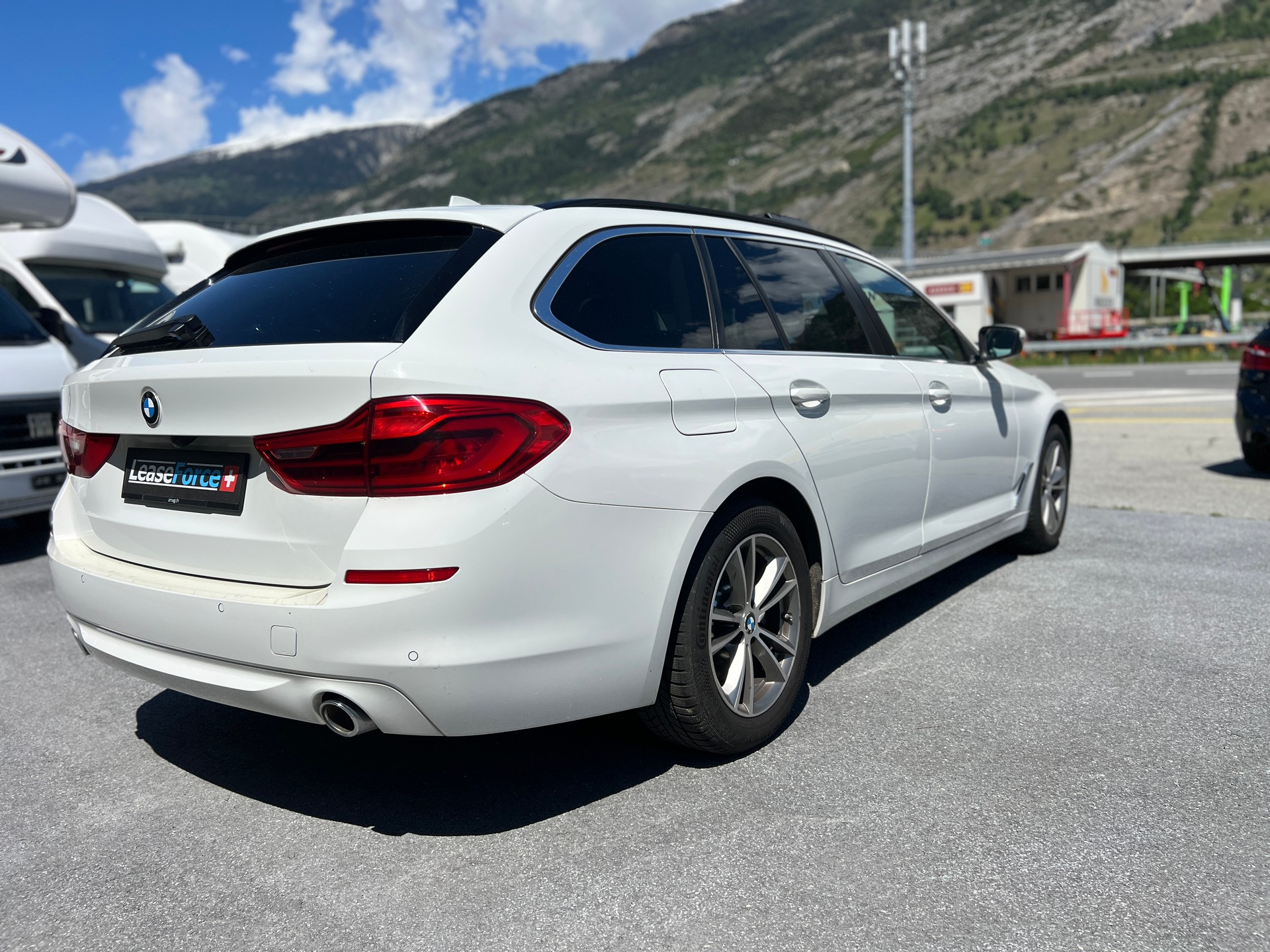 BMW 520d xDrive Touring Steptronic-image-5