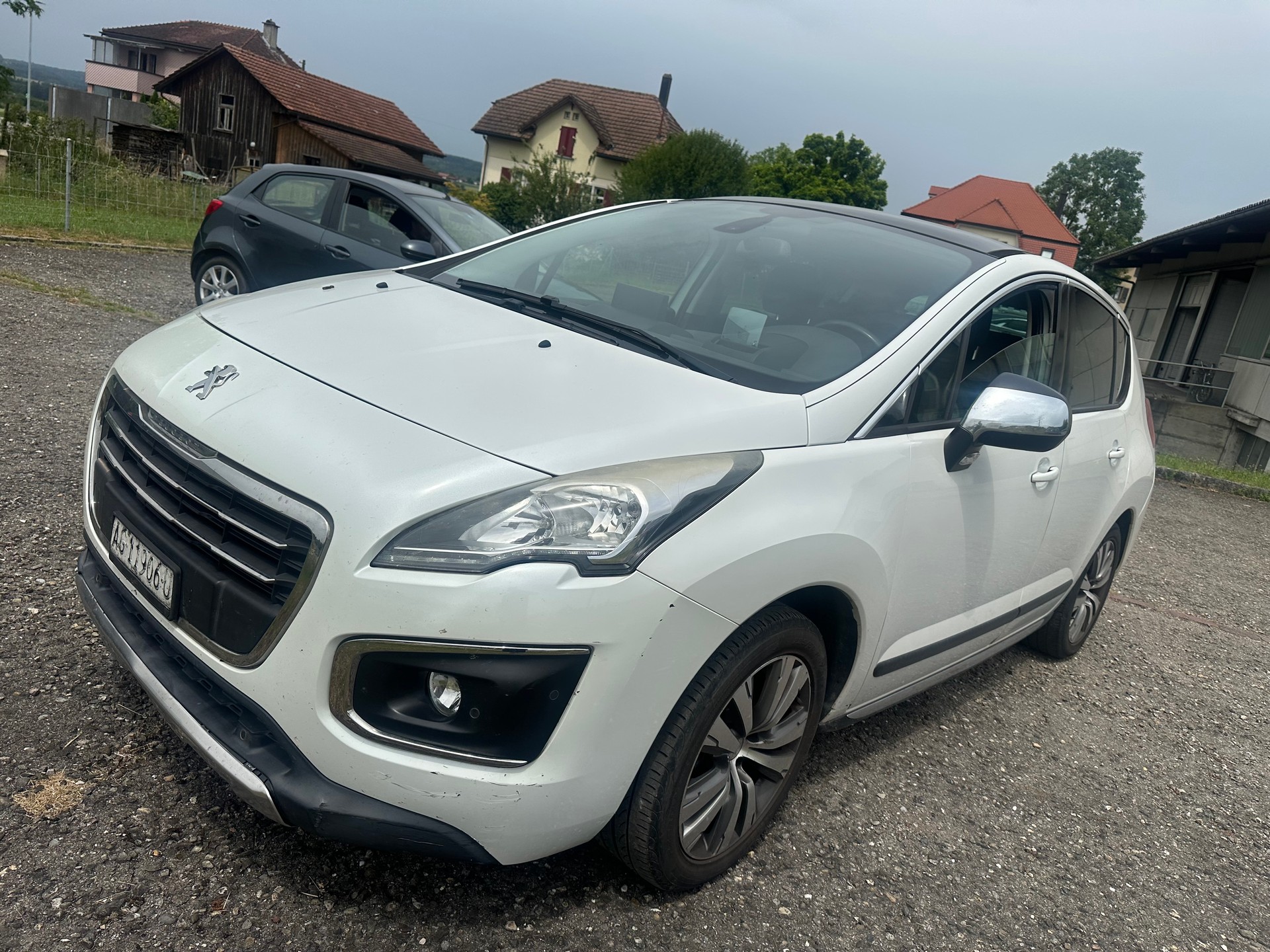 PEUGEOT 3008 1.2 Pure Tech Business Line-image-1