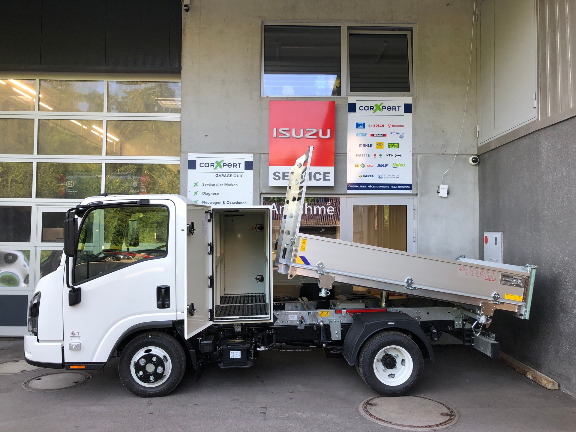 ISUZU M21 T E Box und Kipper-image-3