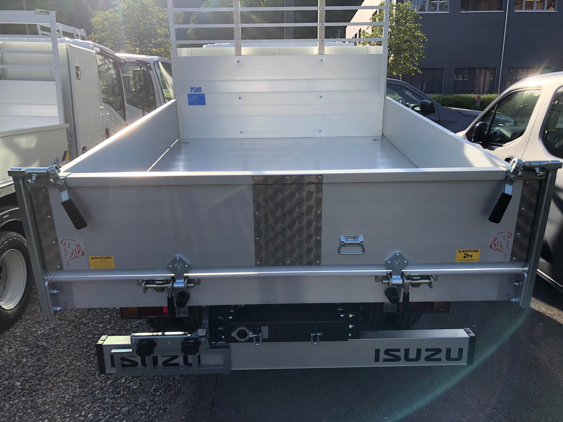 ISUZU M21 T E Box und Kipper-image-9