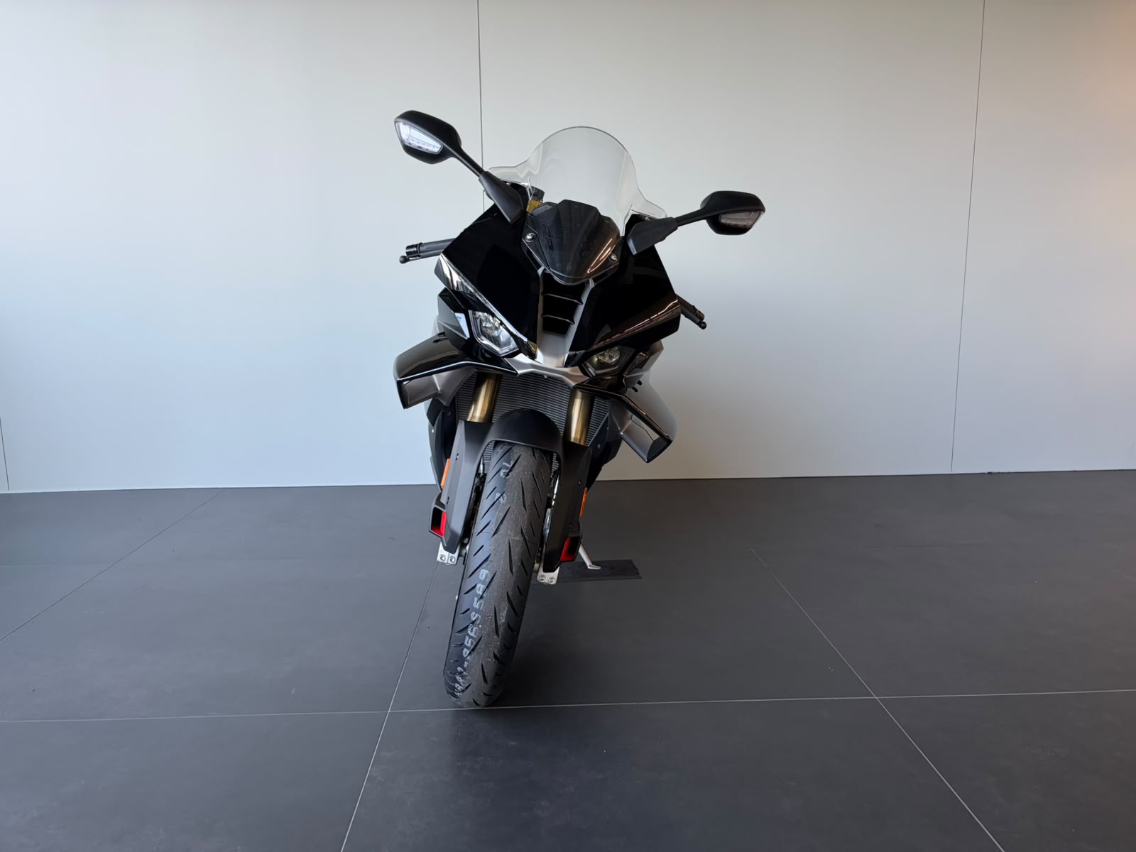 BMW S 1000 RR-showroom-element-2