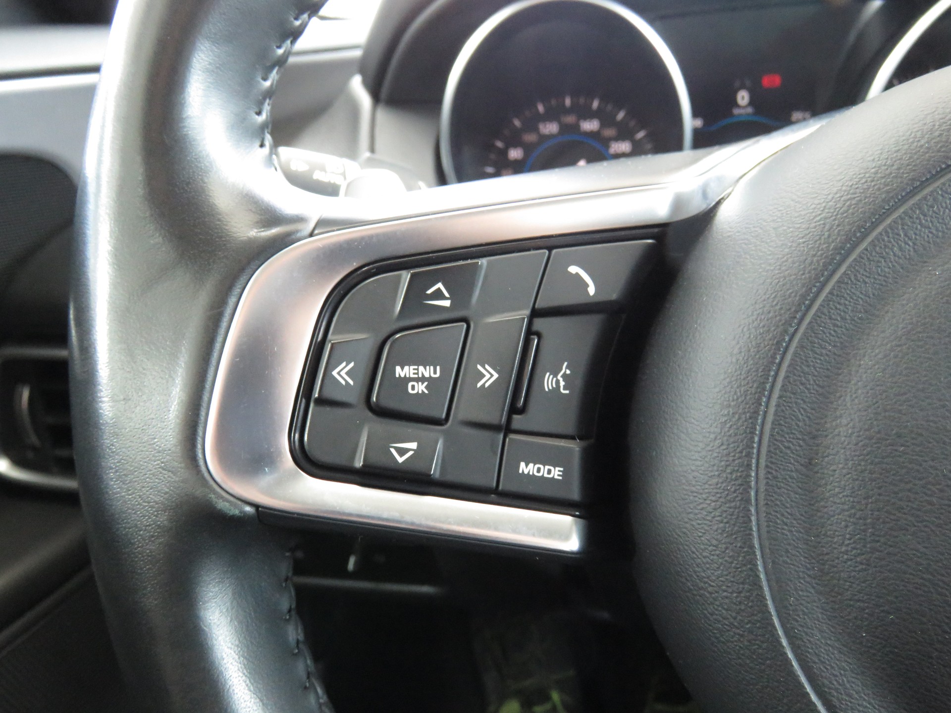 JAGUAR XE 20d R-Sport AWD Automat-image-16