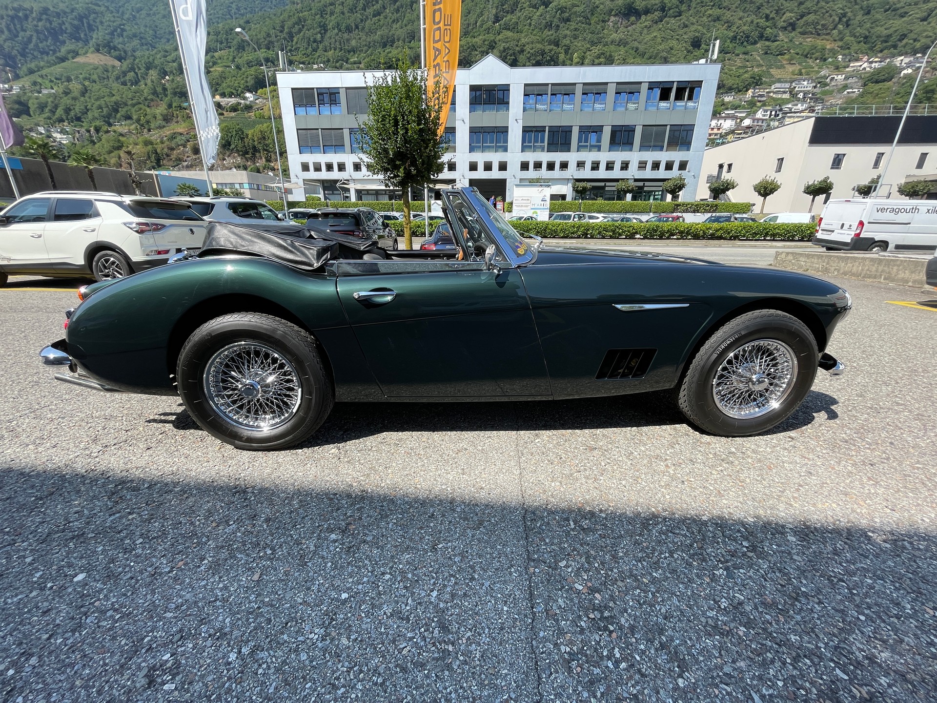 AUSTIN-HEALEY 3000 MK III BJ8-image-2