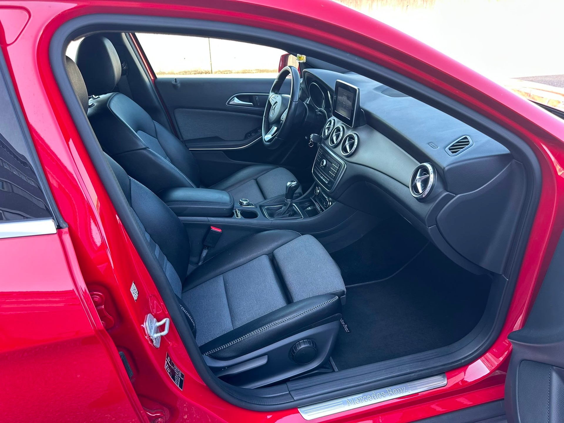 MERCEDES-BENZ GLA 250 Style-image-5
