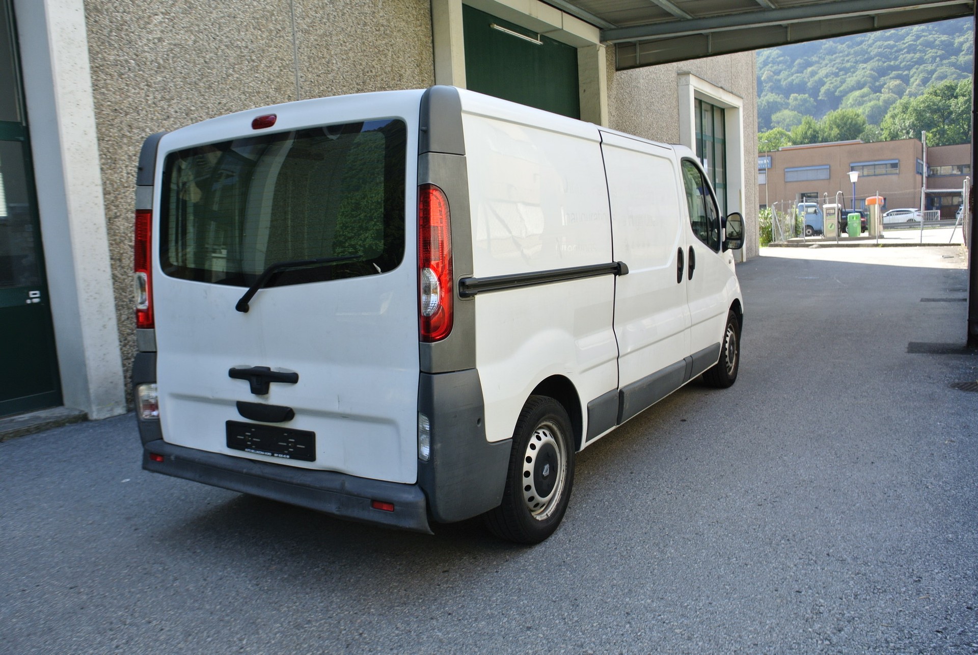 RENAULT Trafic 2.0 dCi 115 2.9t L2H1-image-17