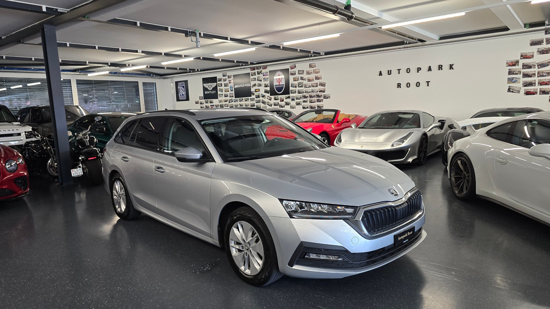 SKODA Octavia Combi 2.0 TDI DSG Ambition 4x4-showroom-element-1