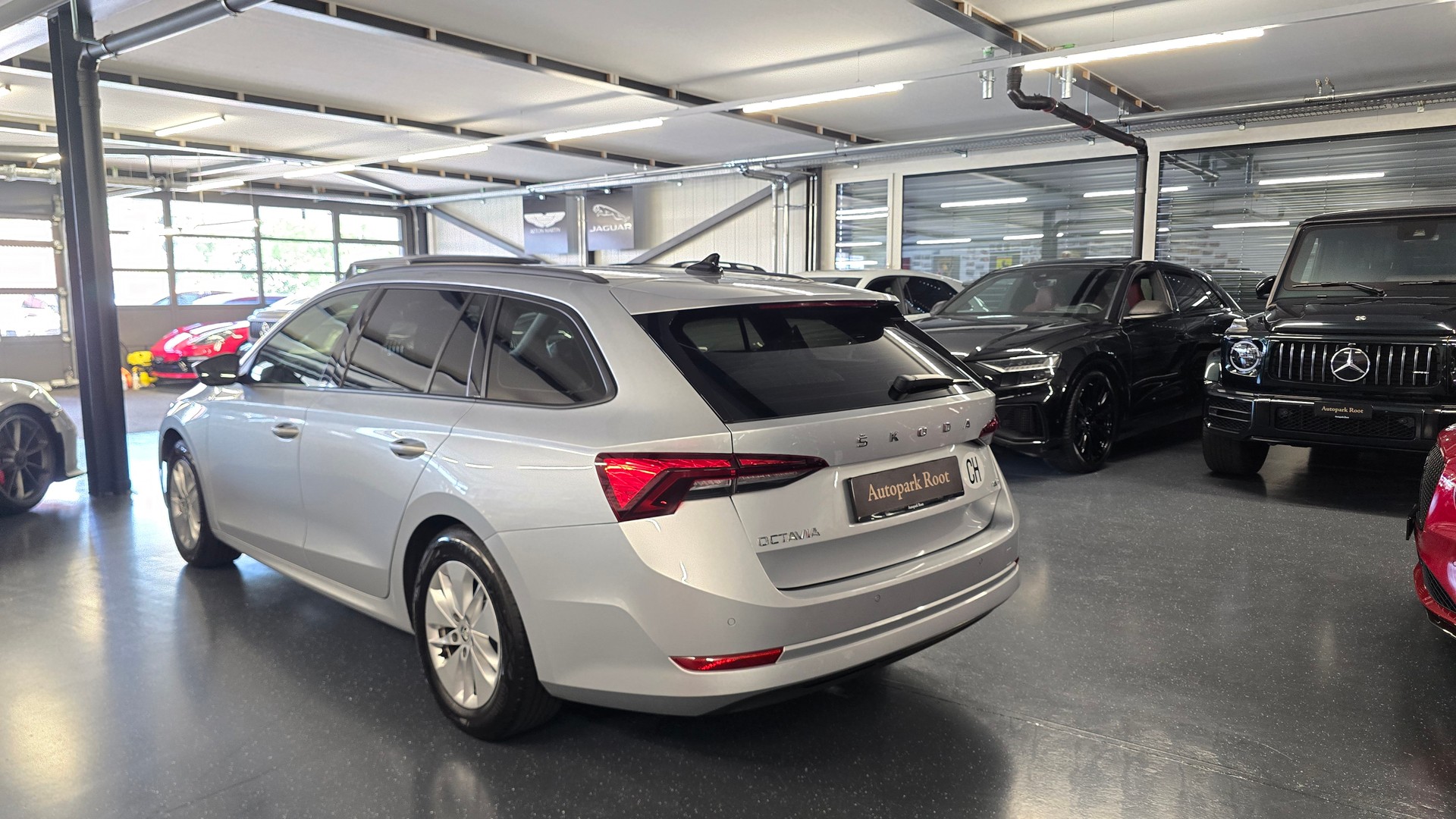 SKODA Octavia Combi 2.0 TDI DSG Ambition 4x4-image-8