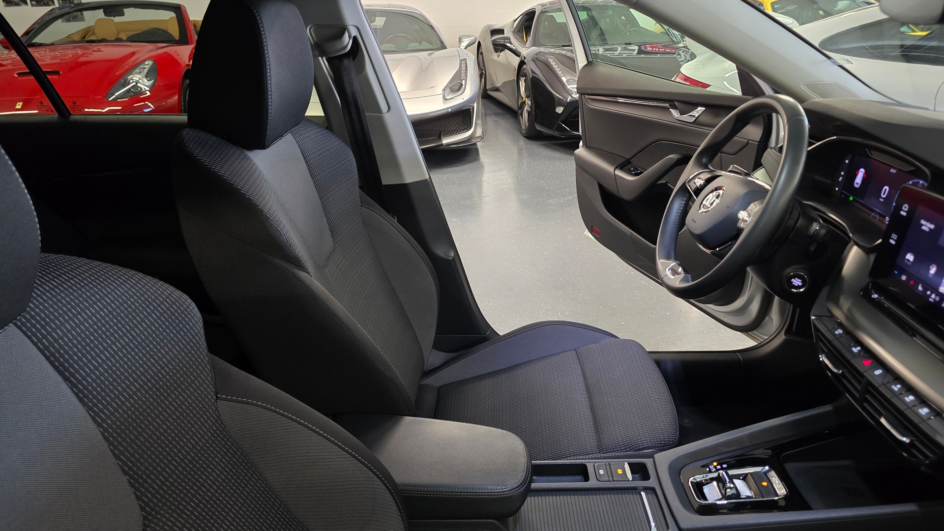 SKODA Octavia Combi 2.0 TDI DSG Ambition 4x4-image-22