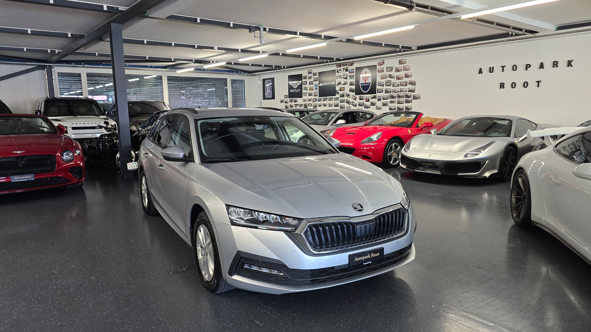 SKODA Octavia Combi 2.0 TDI DSG Ambition 4x4-showroom-element-2