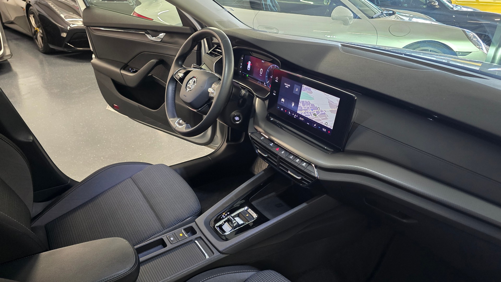 SKODA Octavia Combi 2.0 TDI DSG Ambition 4x4-image-21