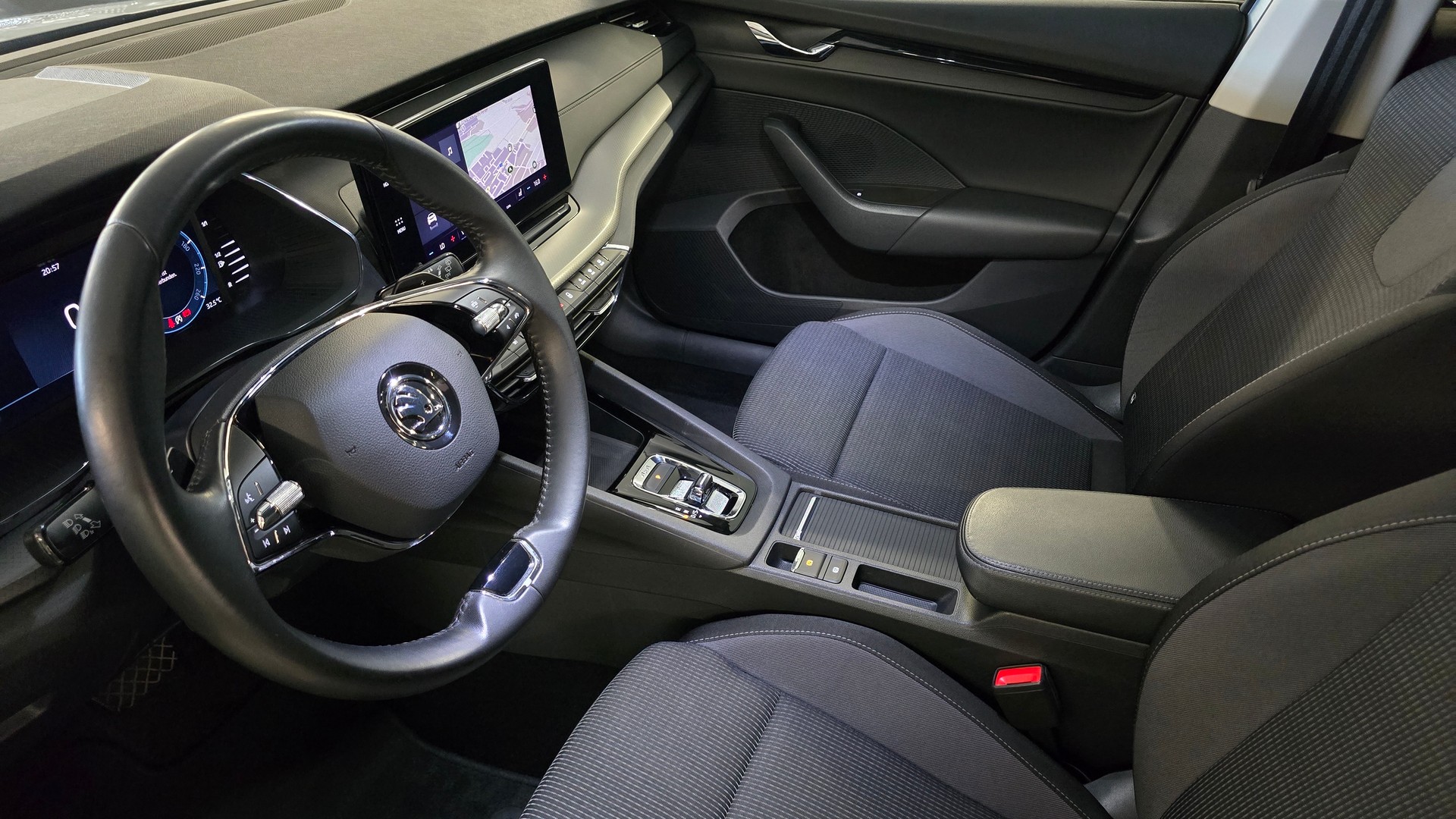 SKODA Octavia Combi 2.0 TDI DSG Ambition 4x4-image-18