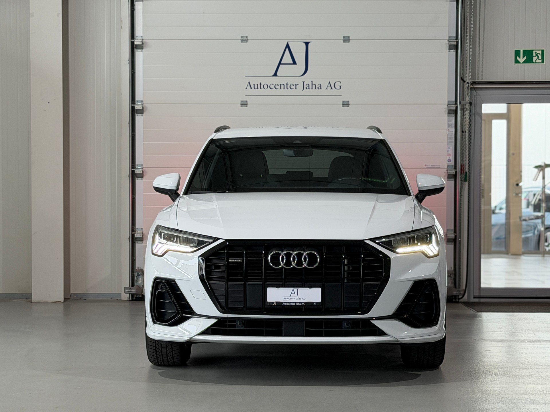 AUDI Q3 40 TDI S line quattro S-tronic (CH)-showroom-element-3