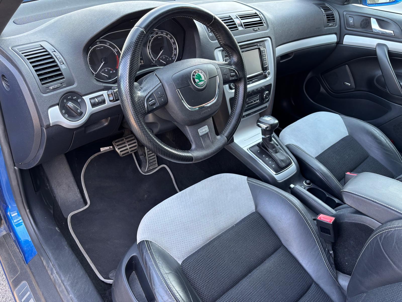 SKODA Octavia 2.0 TFSI RS DSG-image-8