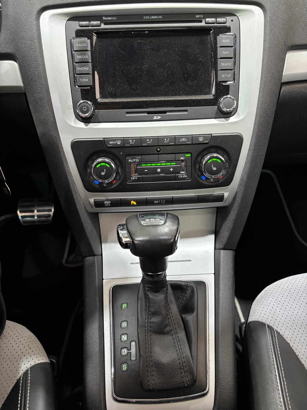 SKODA Octavia 2.0 TFSI RS DSG-image-12