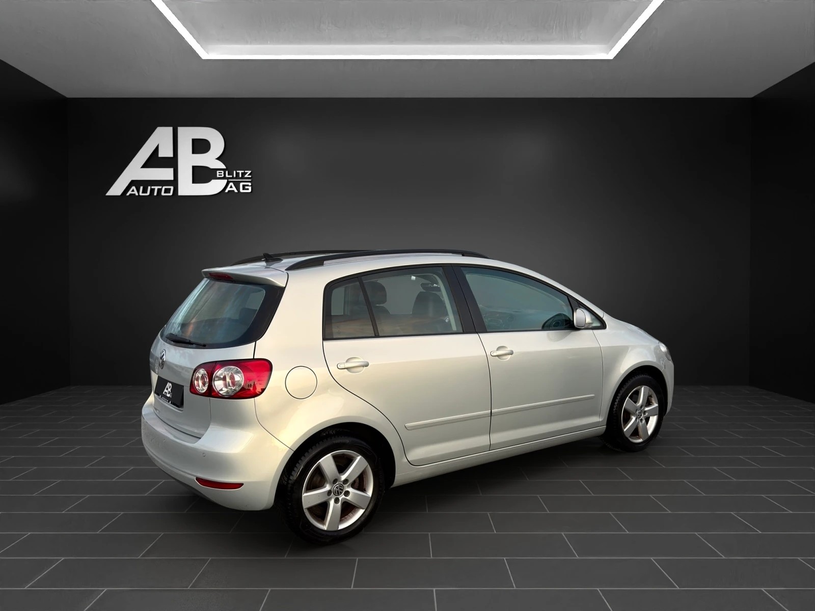 VW Golf Plus 1.2 TSI Trendline DSG-image-4