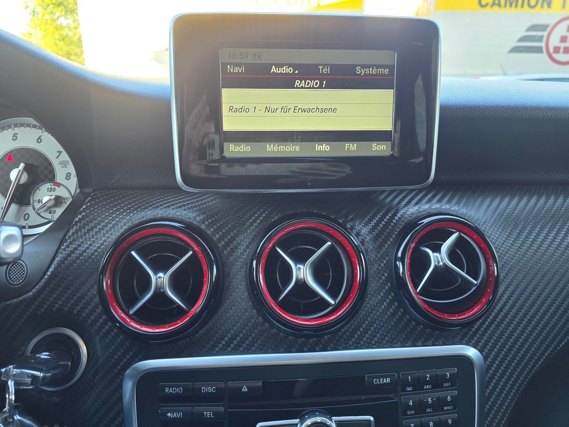 MERCEDES-BENZ A 250 AMG Line 4Matic 7G-DCT-image-19