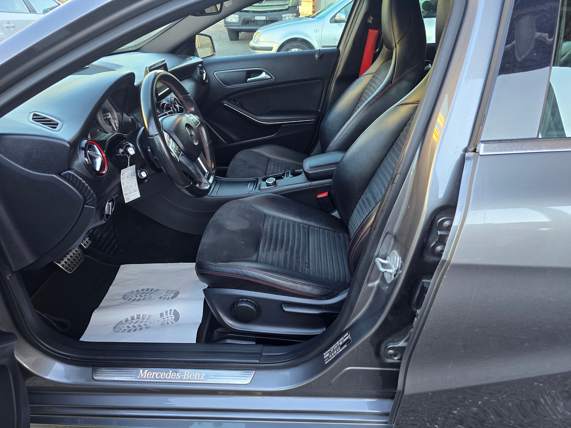 MERCEDES-BENZ A 250 AMG Line 4Matic 7G-DCT-image-9