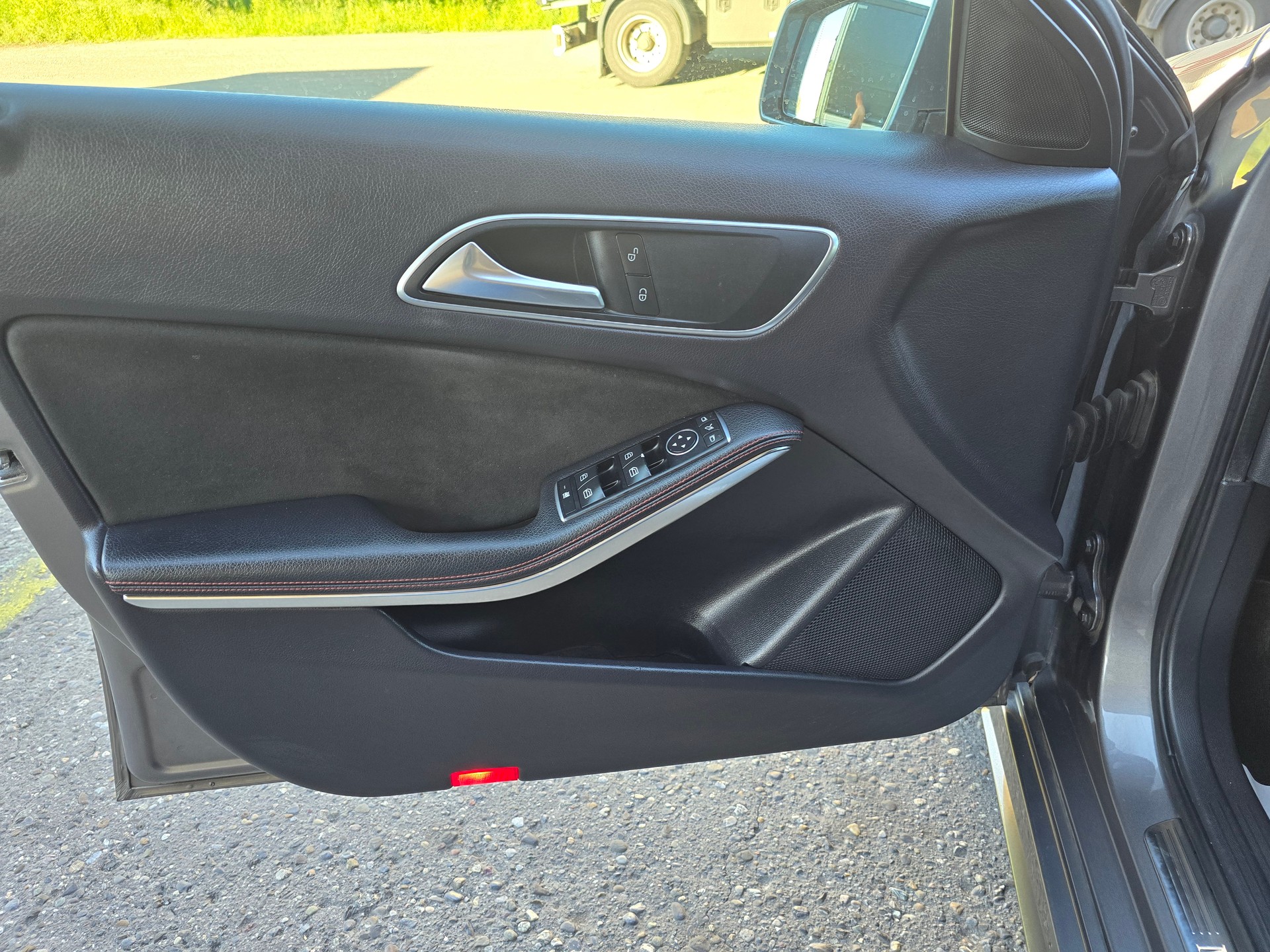 MERCEDES-BENZ A 250 AMG Line 4Matic 7G-DCT-image-11