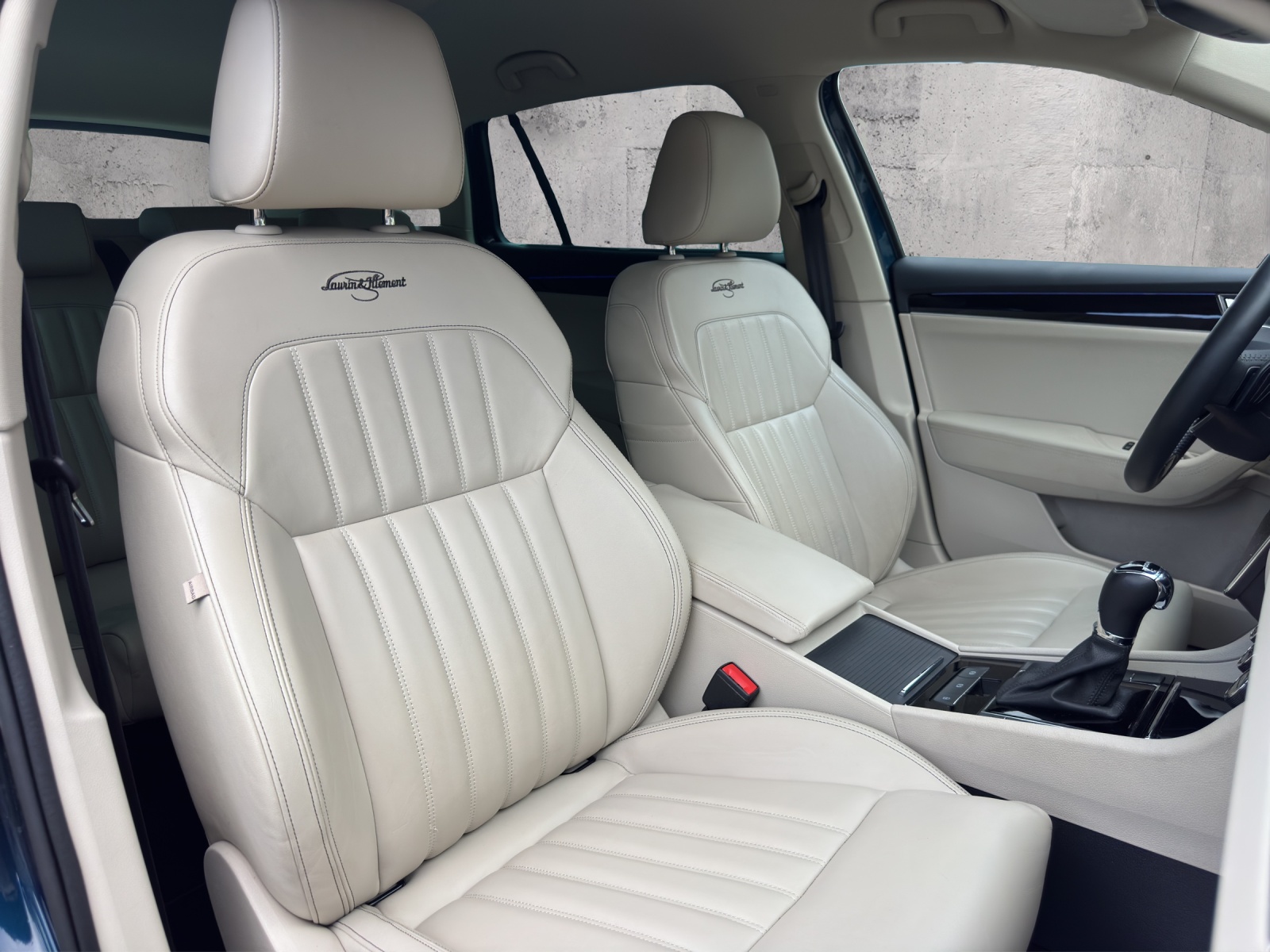 SKODA Superb Combi 2.0 TSI L&K 4x4 DSG-image-13