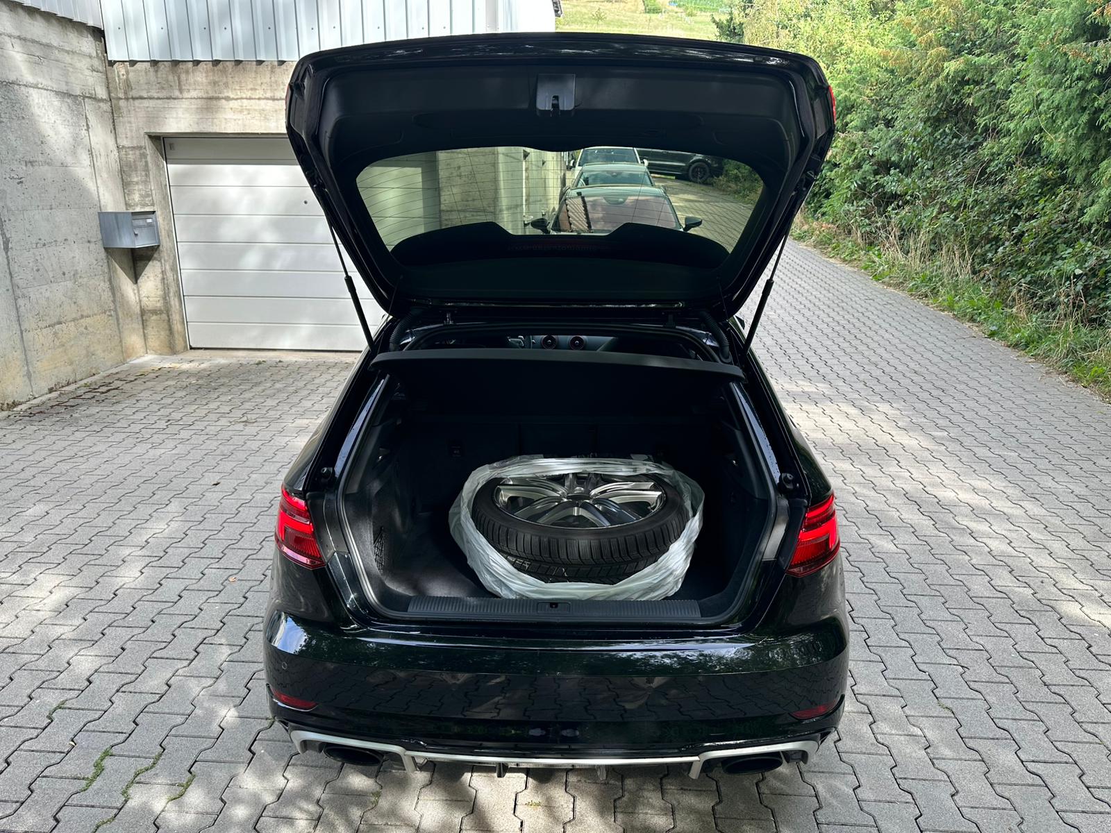 AUDI RS3 Sportback 2.5 TSI quattro S-tronic-image-15