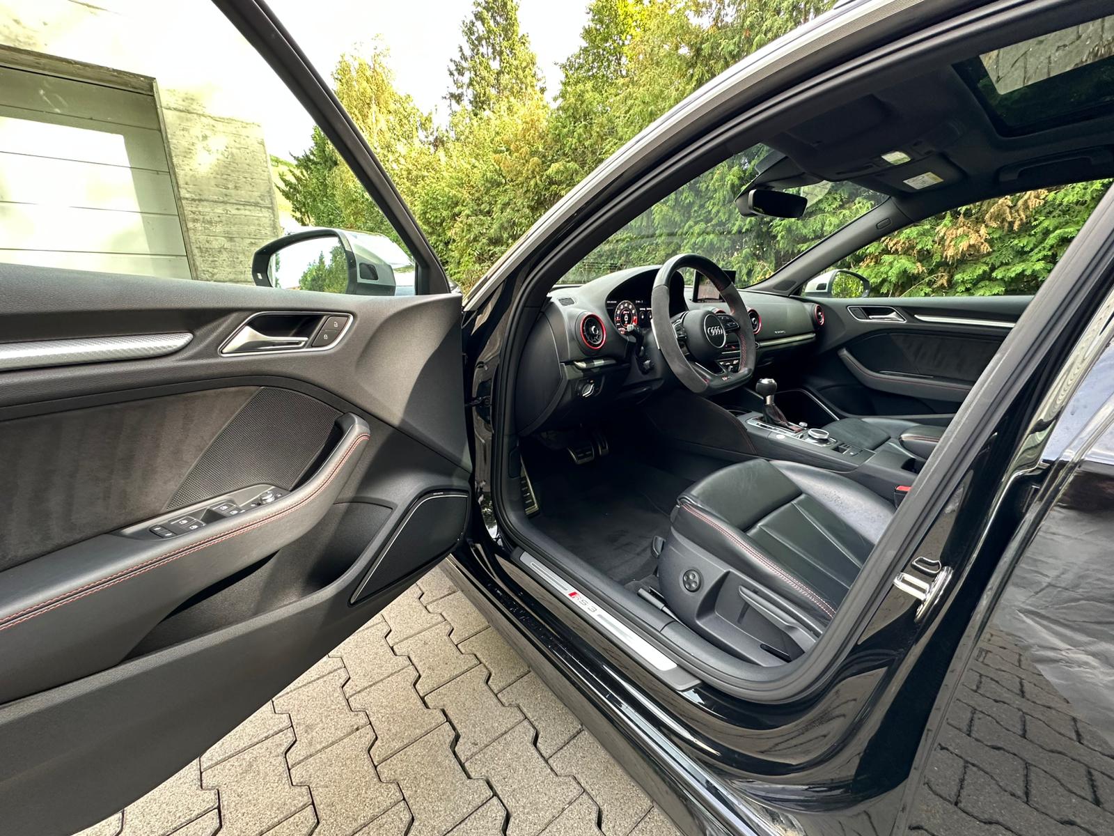 AUDI RS3 Sportback 2.5 TSI quattro S-tronic-image-9