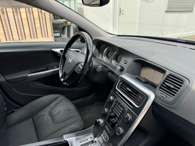 VOLVO V60 D3 Geartronic-image-6