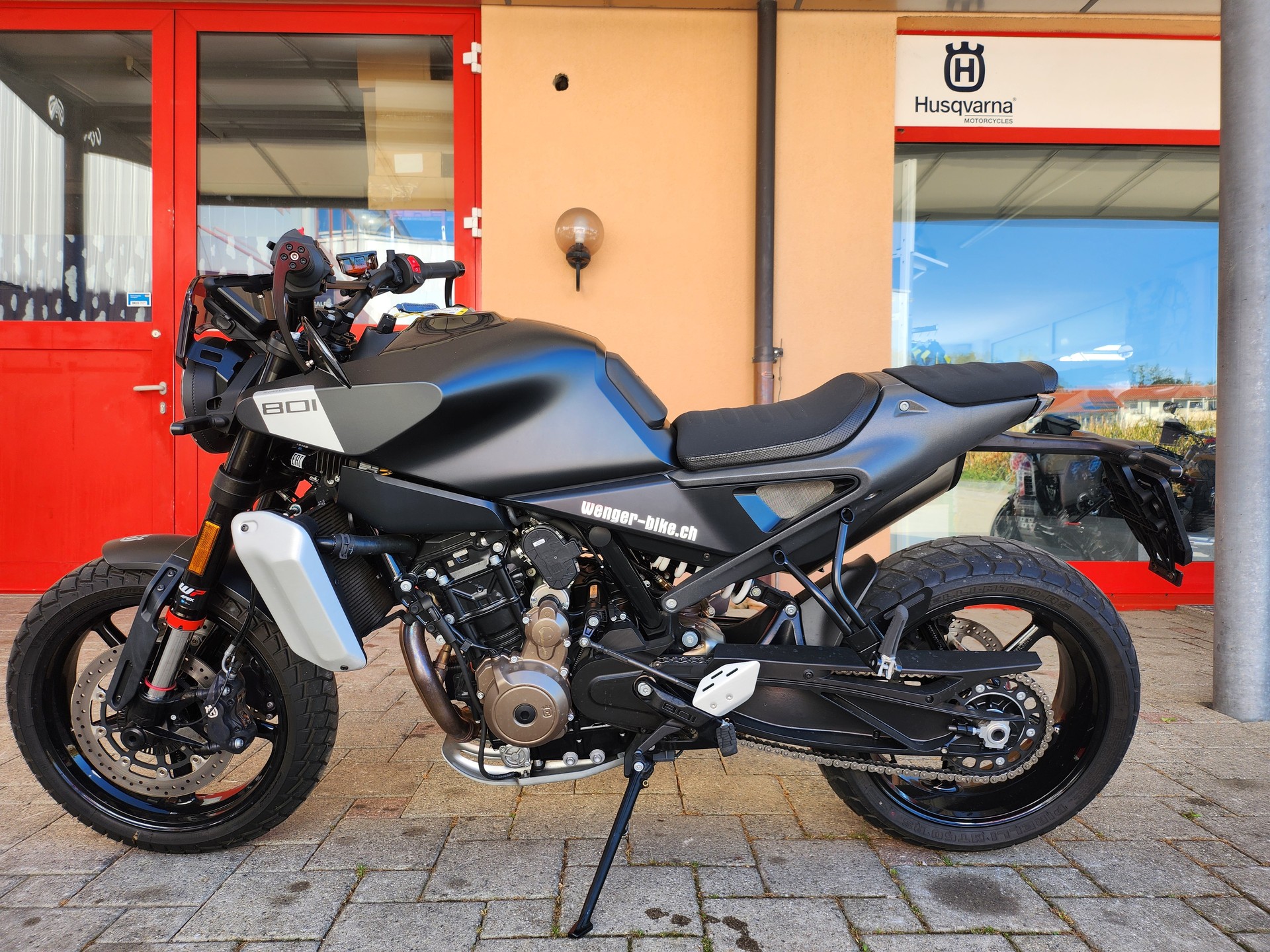 HUSQVARNA Svartpilen 801-image-0