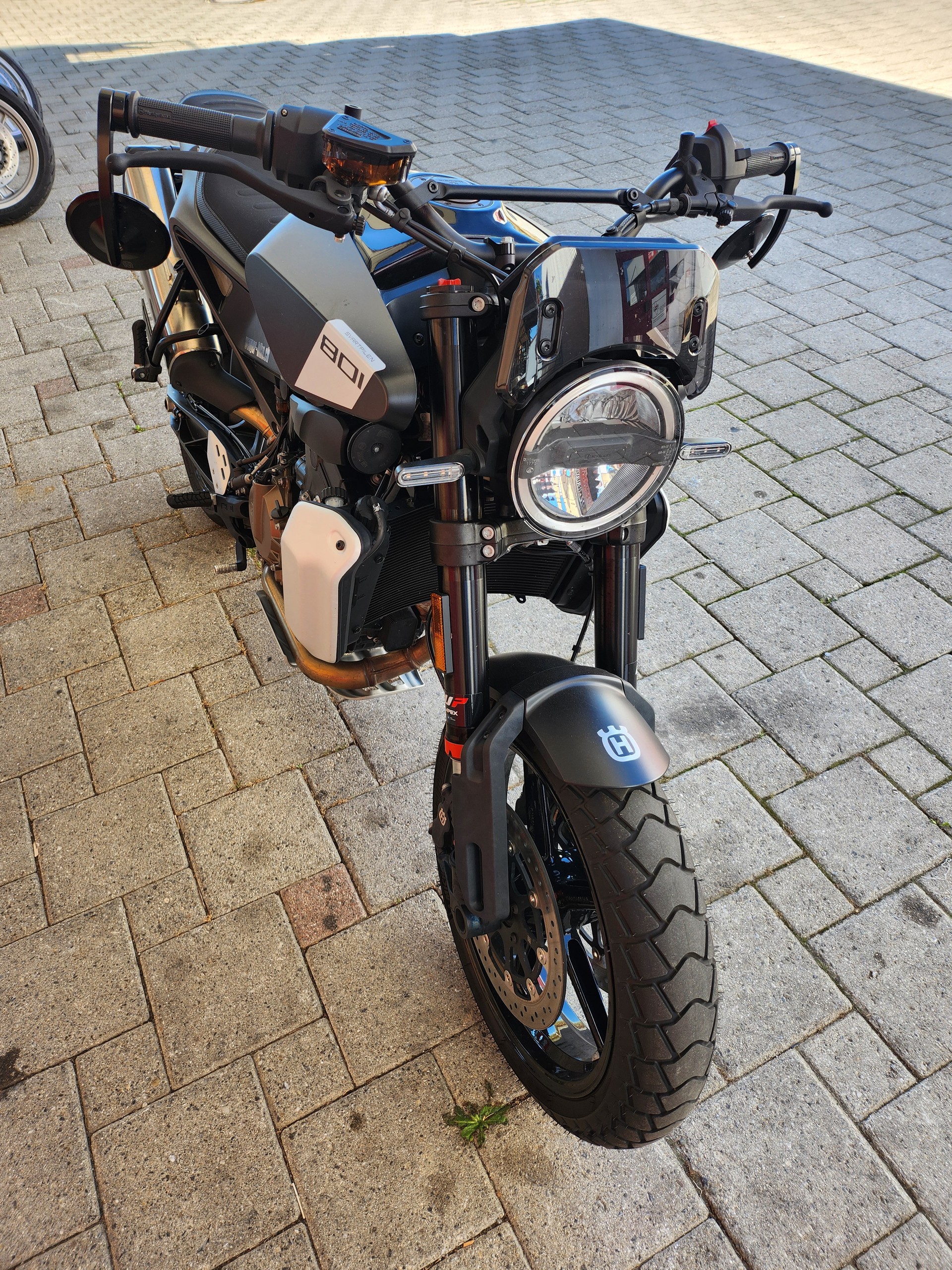 HUSQVARNA Svartpilen 801-image-3