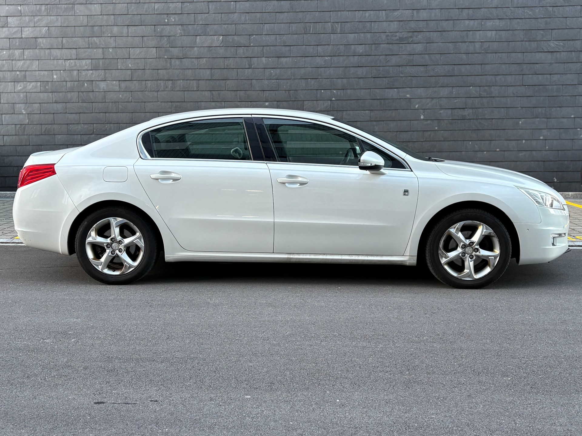 PEUGEOT 508 2.0 HDI Hybrid4 Allure EGS6-image-5