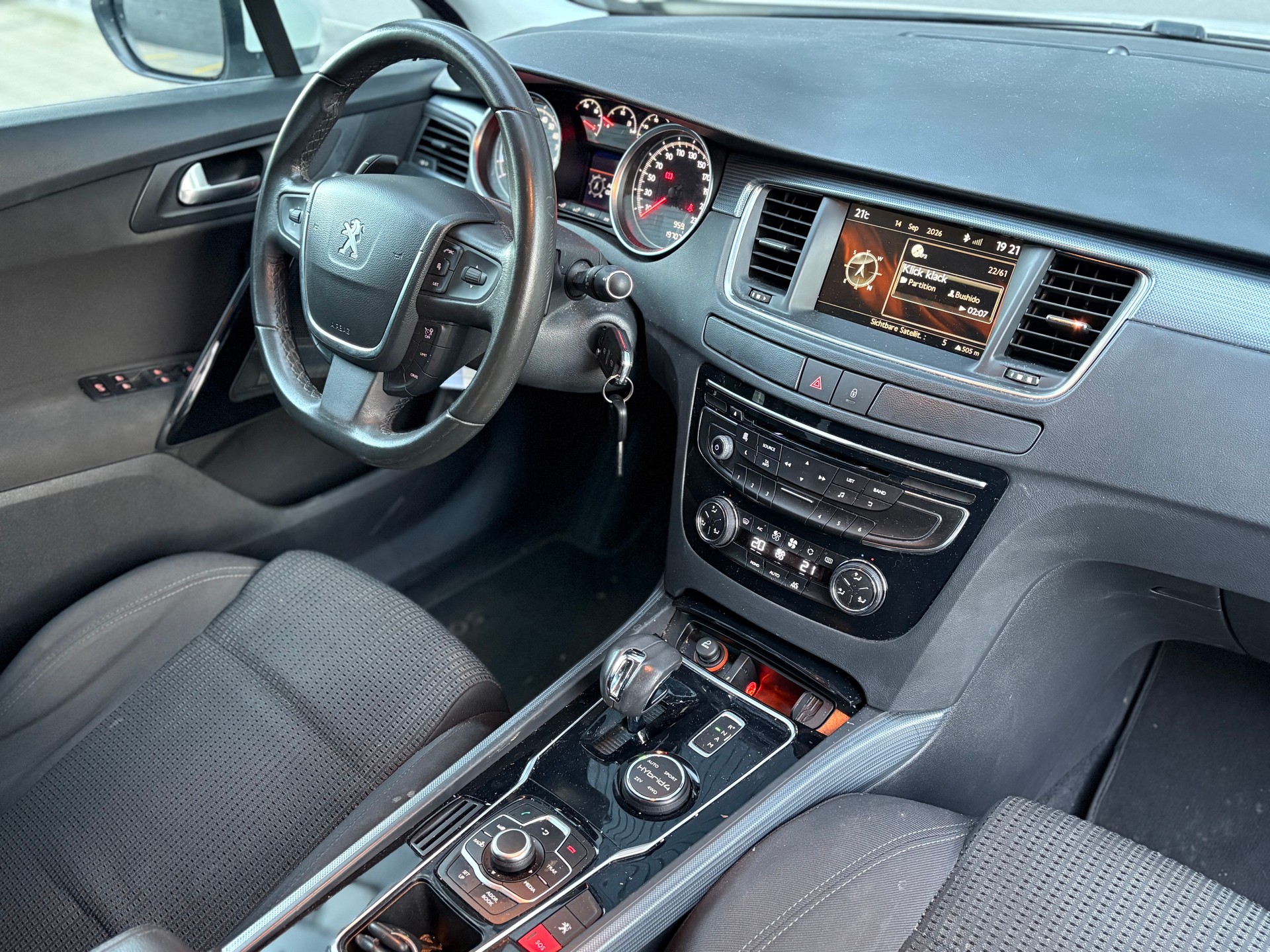 PEUGEOT 508 2.0 HDI Hybrid4 Allure EGS6-image-10