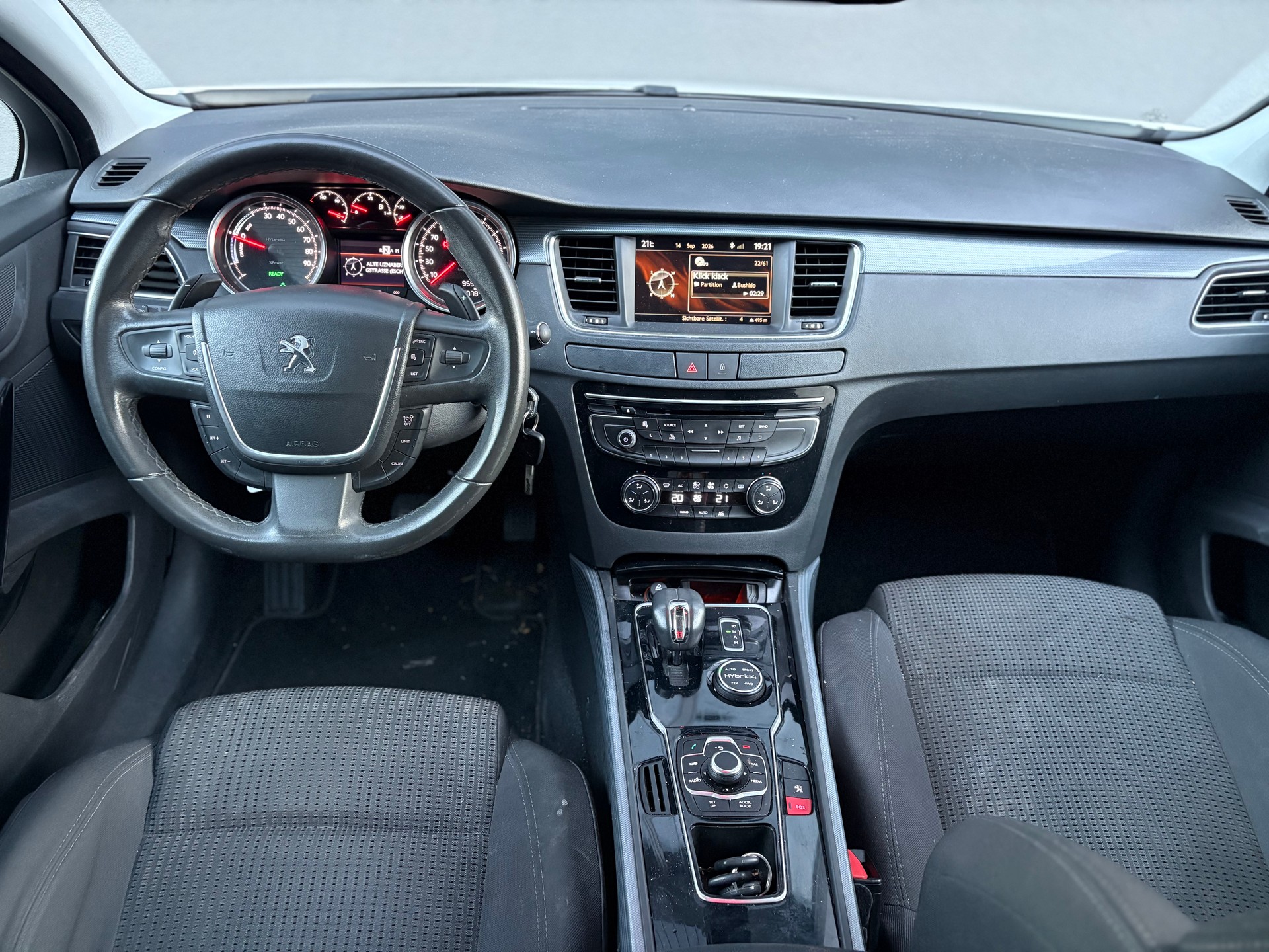 PEUGEOT 508 2.0 HDI Hybrid4 Allure EGS6-image-9