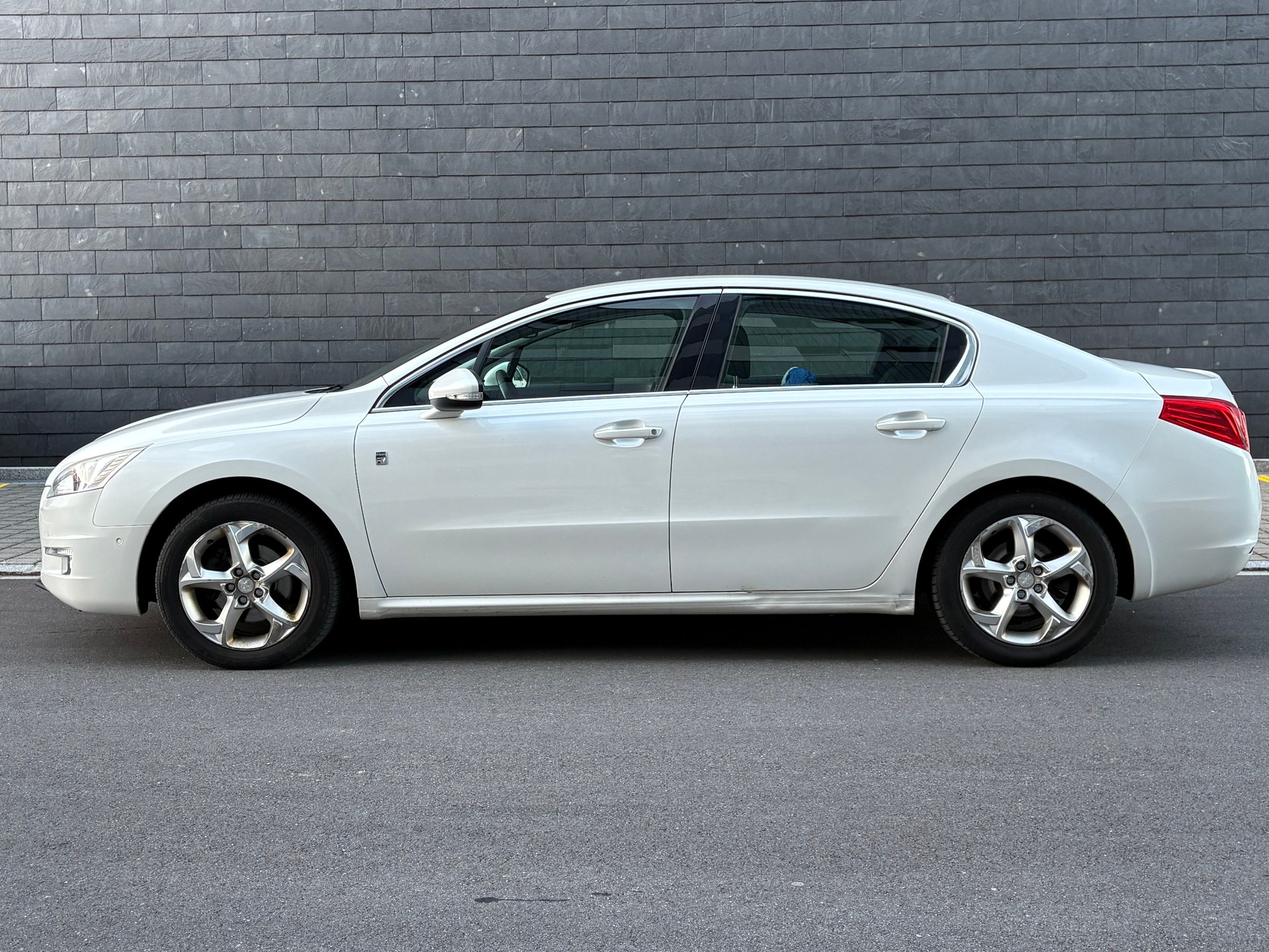 PEUGEOT 508 2.0 HDI Hybrid4 Allure EGS6-image-4