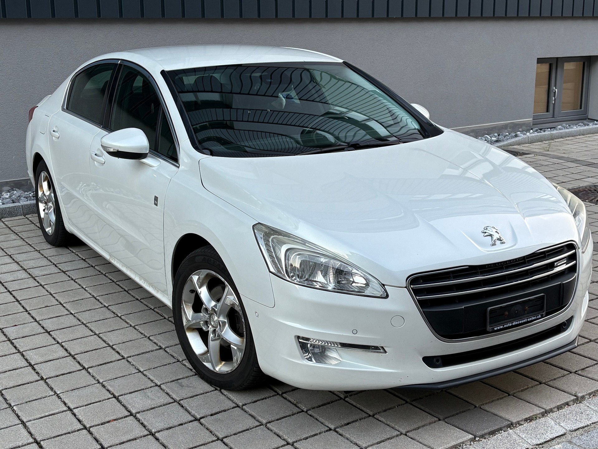 PEUGEOT 508 2.0 HDI Hybrid4 Allure EGS6-image-3