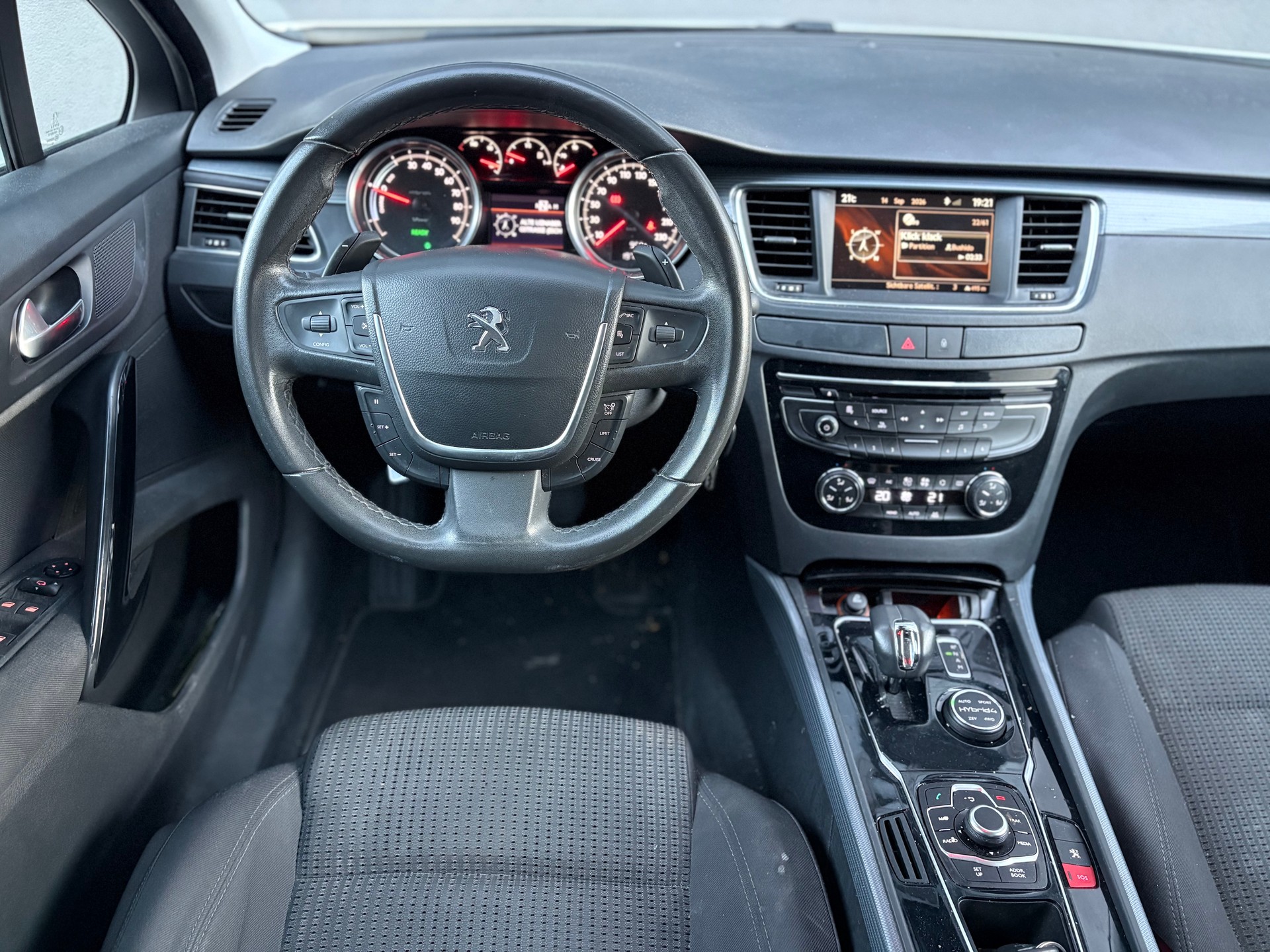 PEUGEOT 508 2.0 HDI Hybrid4 Allure EGS6-image-12