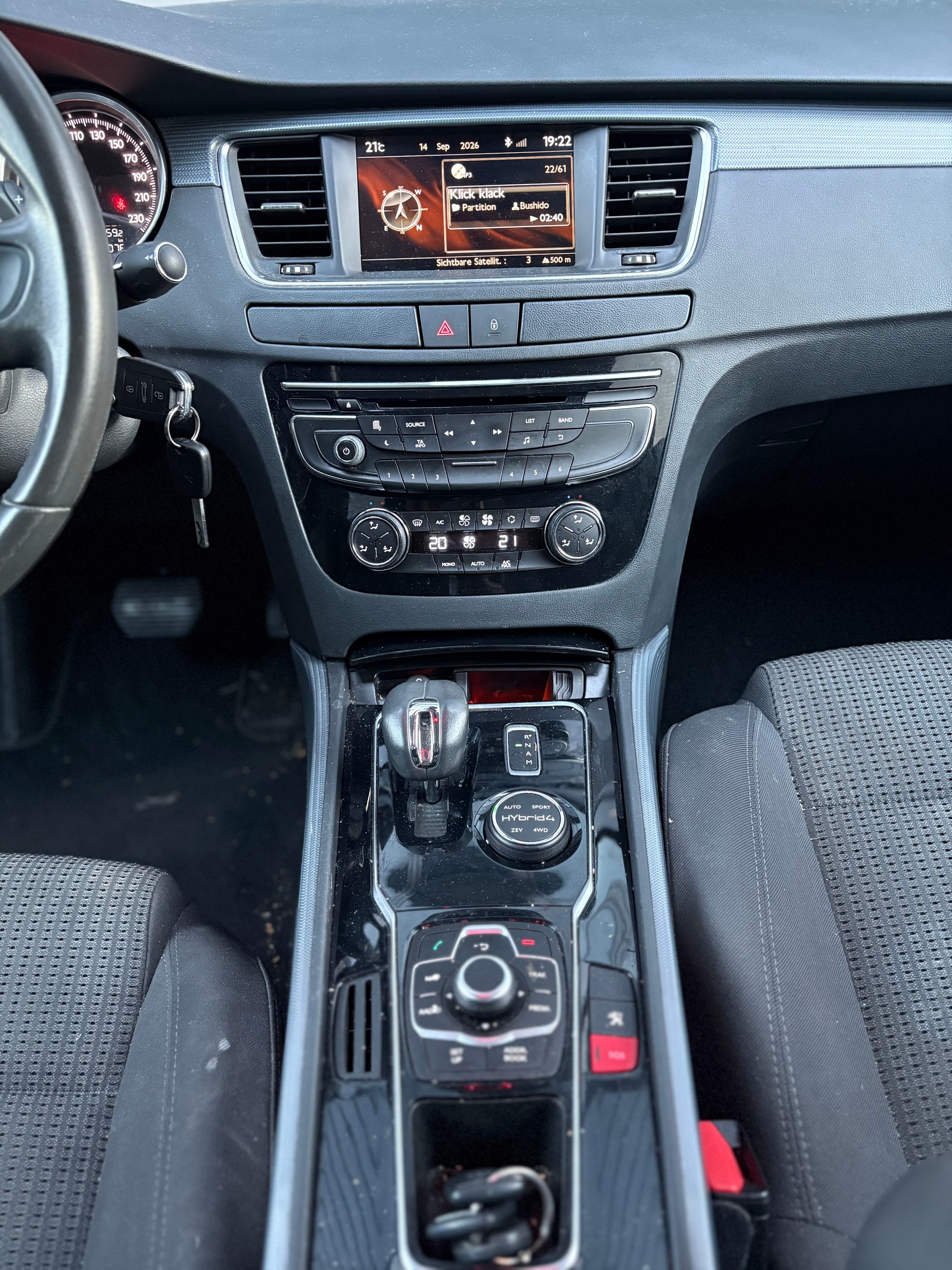 PEUGEOT 508 2.0 HDI Hybrid4 Allure EGS6-image-13