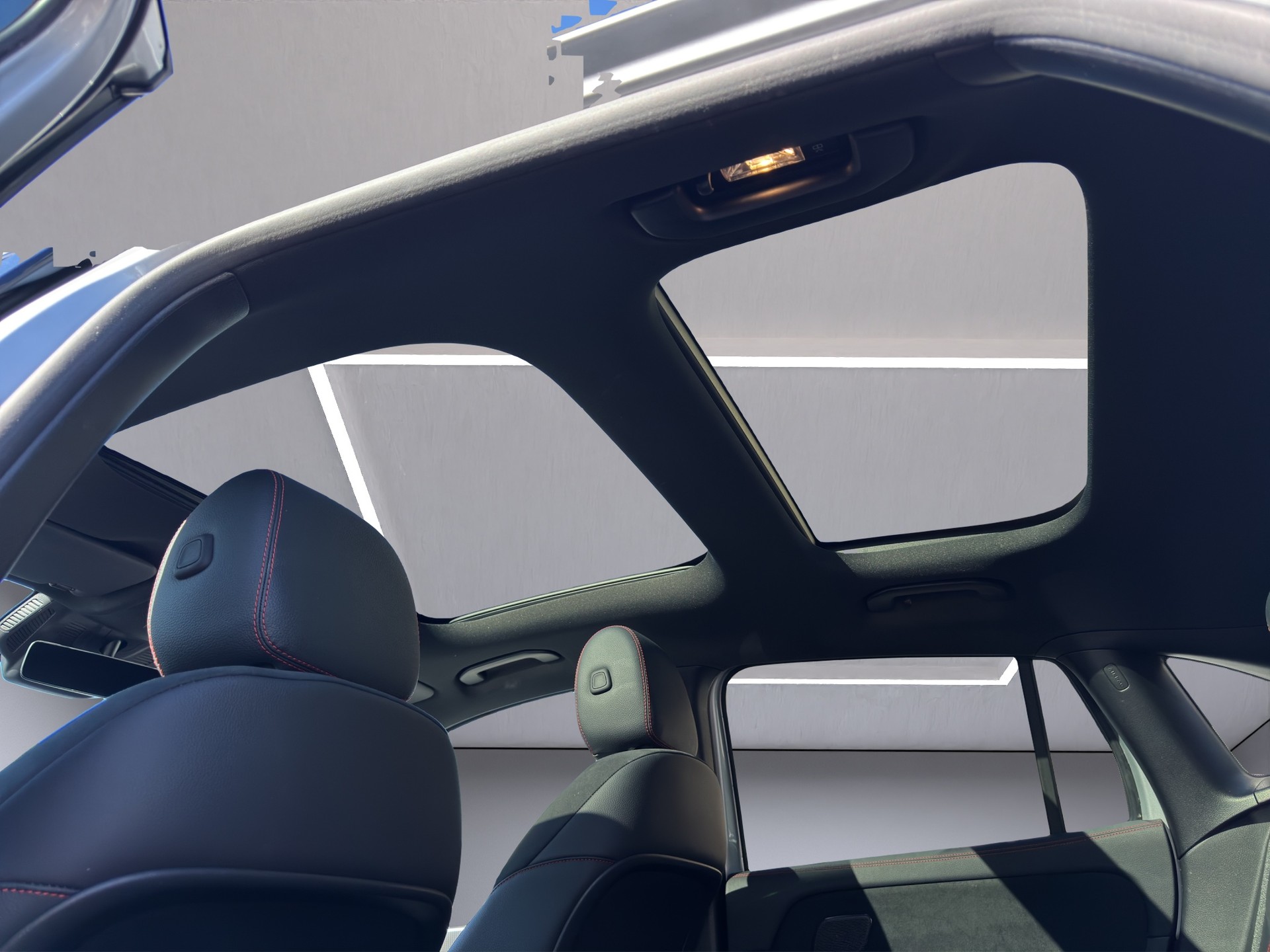 MERCEDES-BENZ EQA 350 AMG Line 4Matic-image-18