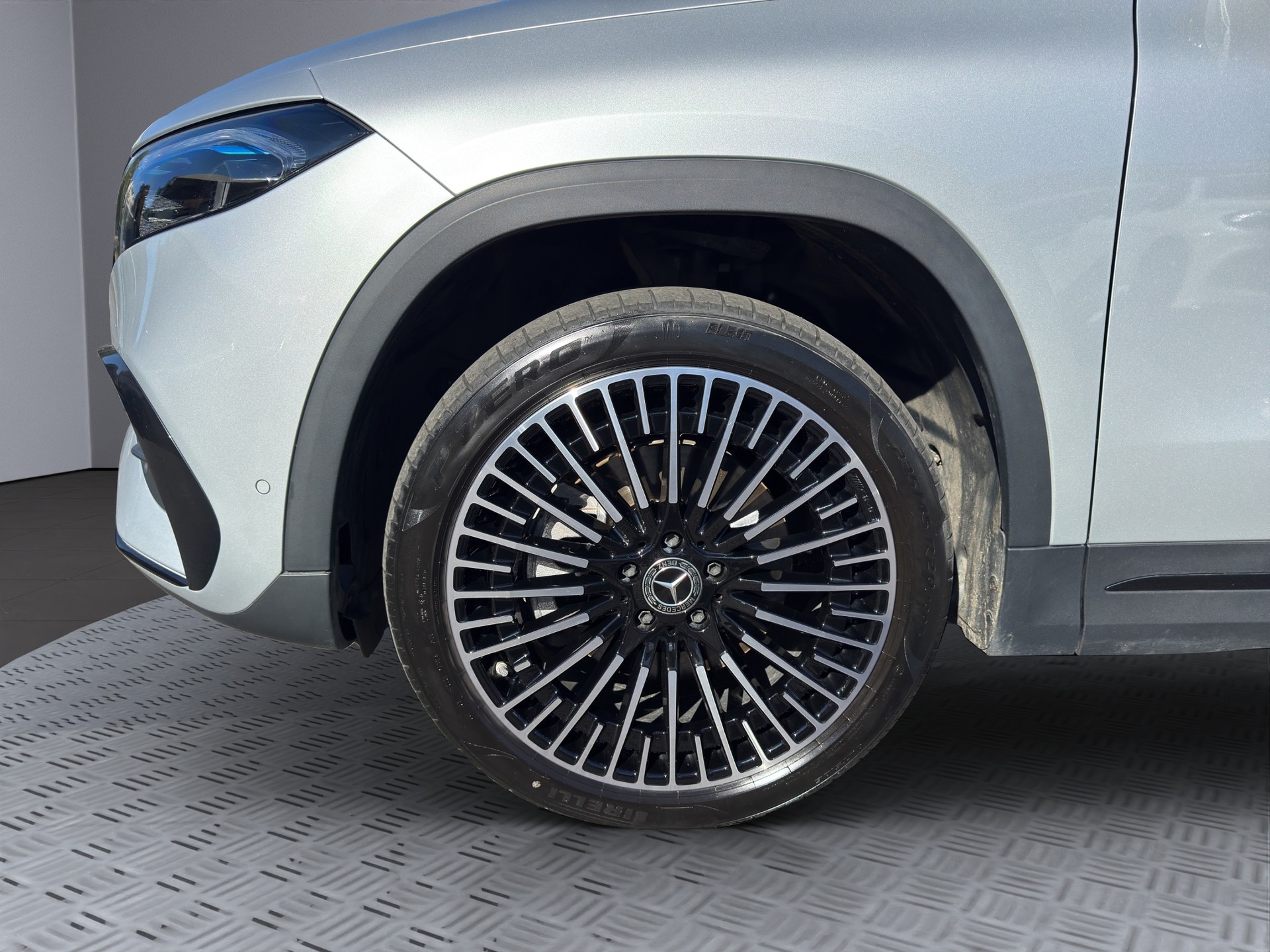 MERCEDES-BENZ EQA 350 AMG Line 4Matic-image-8