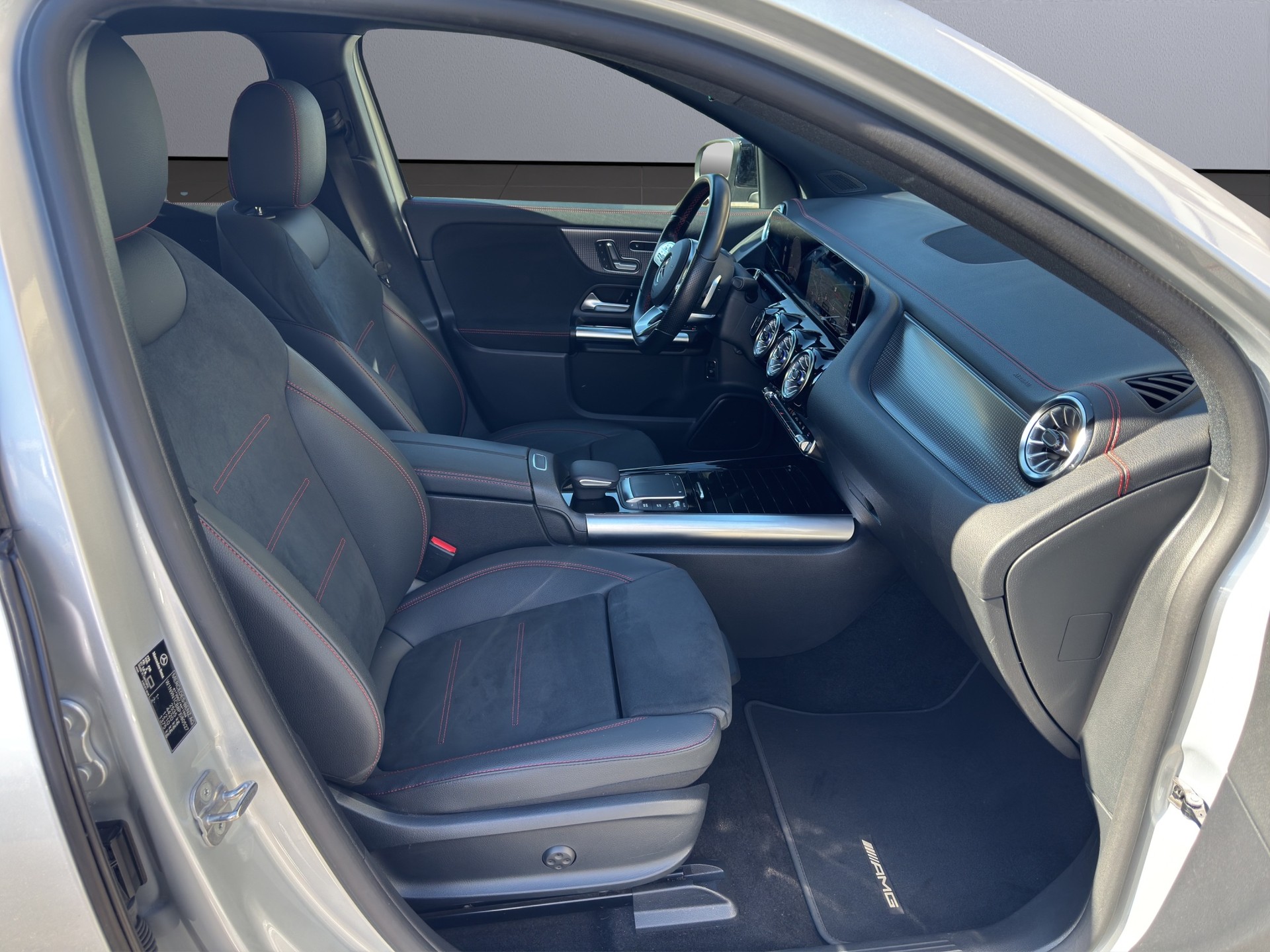 MERCEDES-BENZ EQA 350 AMG Line 4Matic-image-15