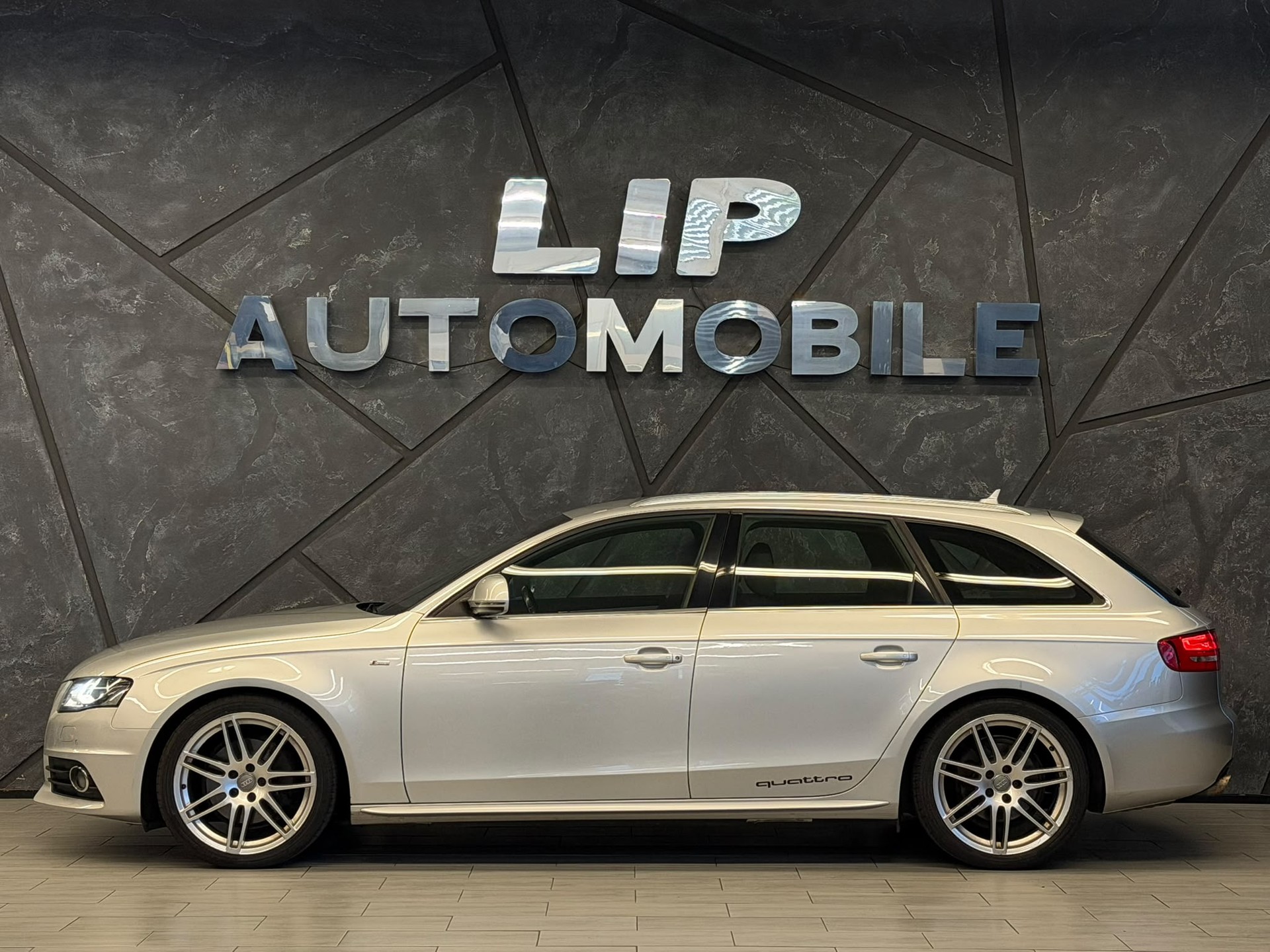 AUDI A4 Avant 2.0 TFSI quattro-showroom-element-3