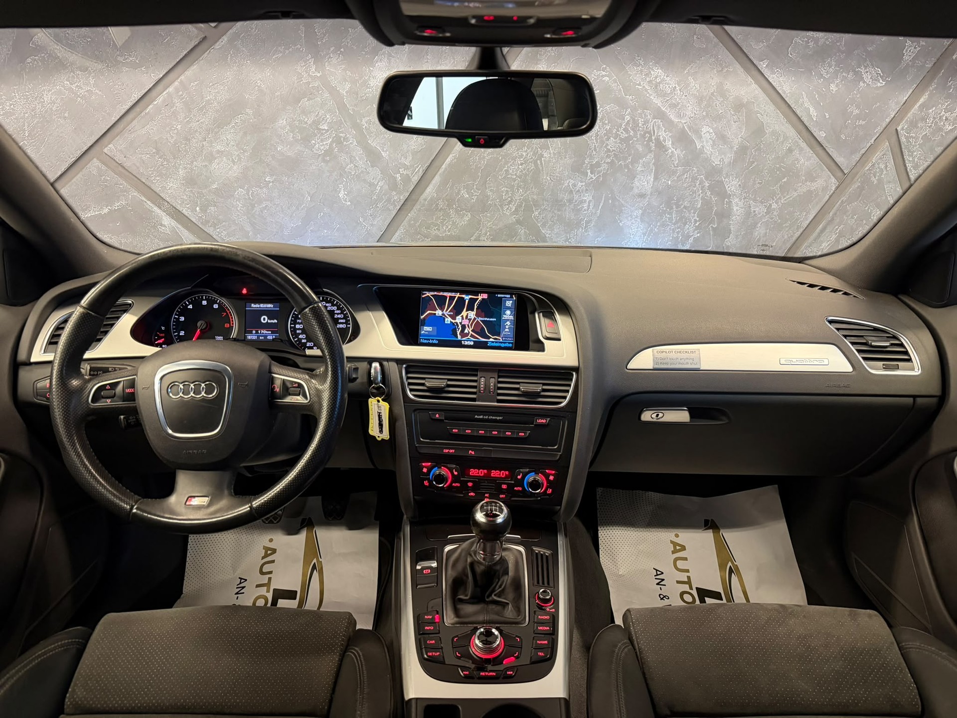 AUDI A4 Avant 2.0 TFSI quattro-image-8