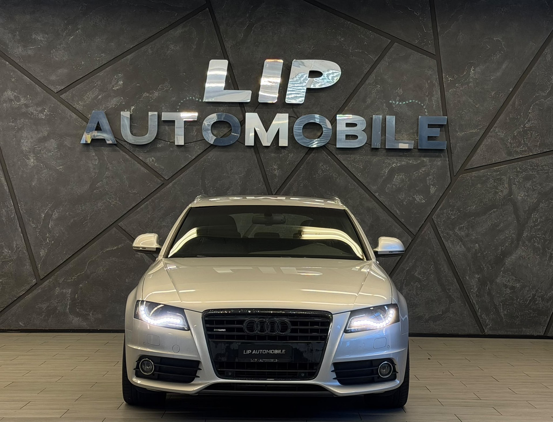 AUDI A4 Avant 2.0 TFSI quattro-showroom-element-1