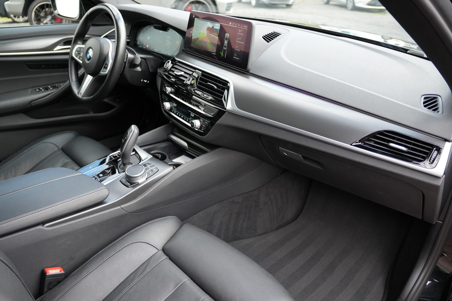 BMW 530i xDrive 48V Pure M Sport Steptronic-image-13