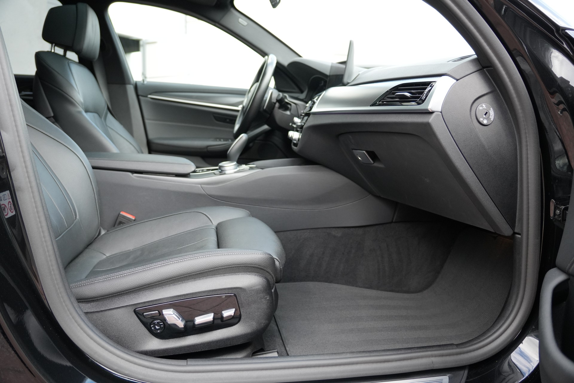 BMW 530i xDrive 48V Pure M Sport Steptronic-image-14