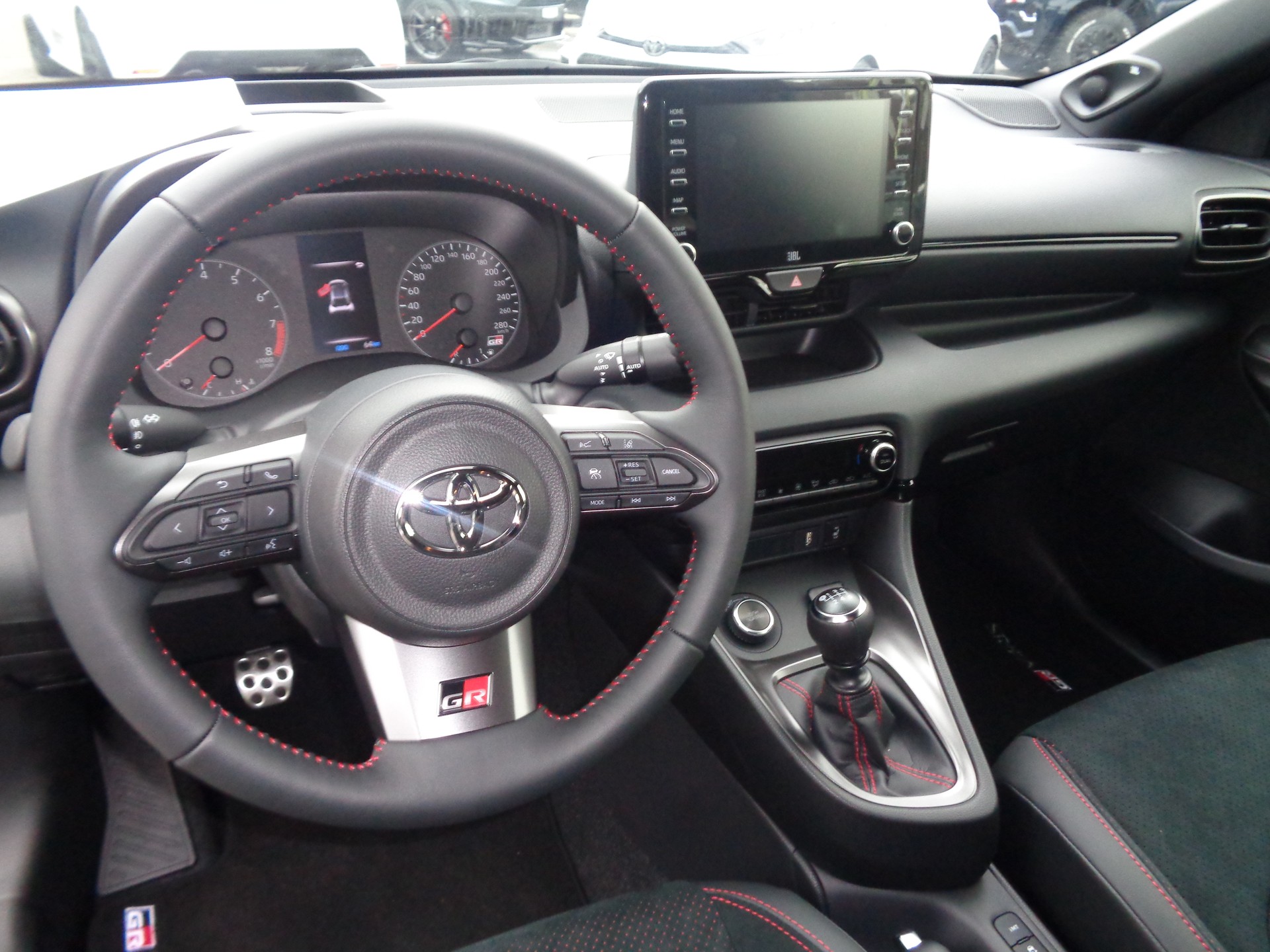 TOYOTA Yaris 1.6 GR Sport-image-9