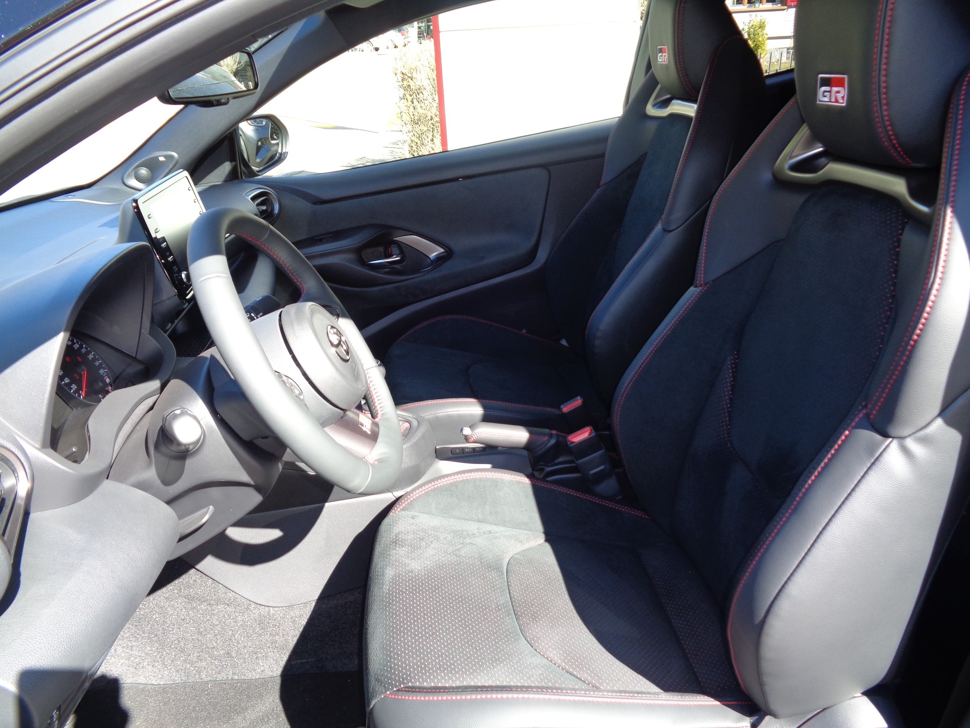 TOYOTA Yaris 1.6 GR Sport-image-8