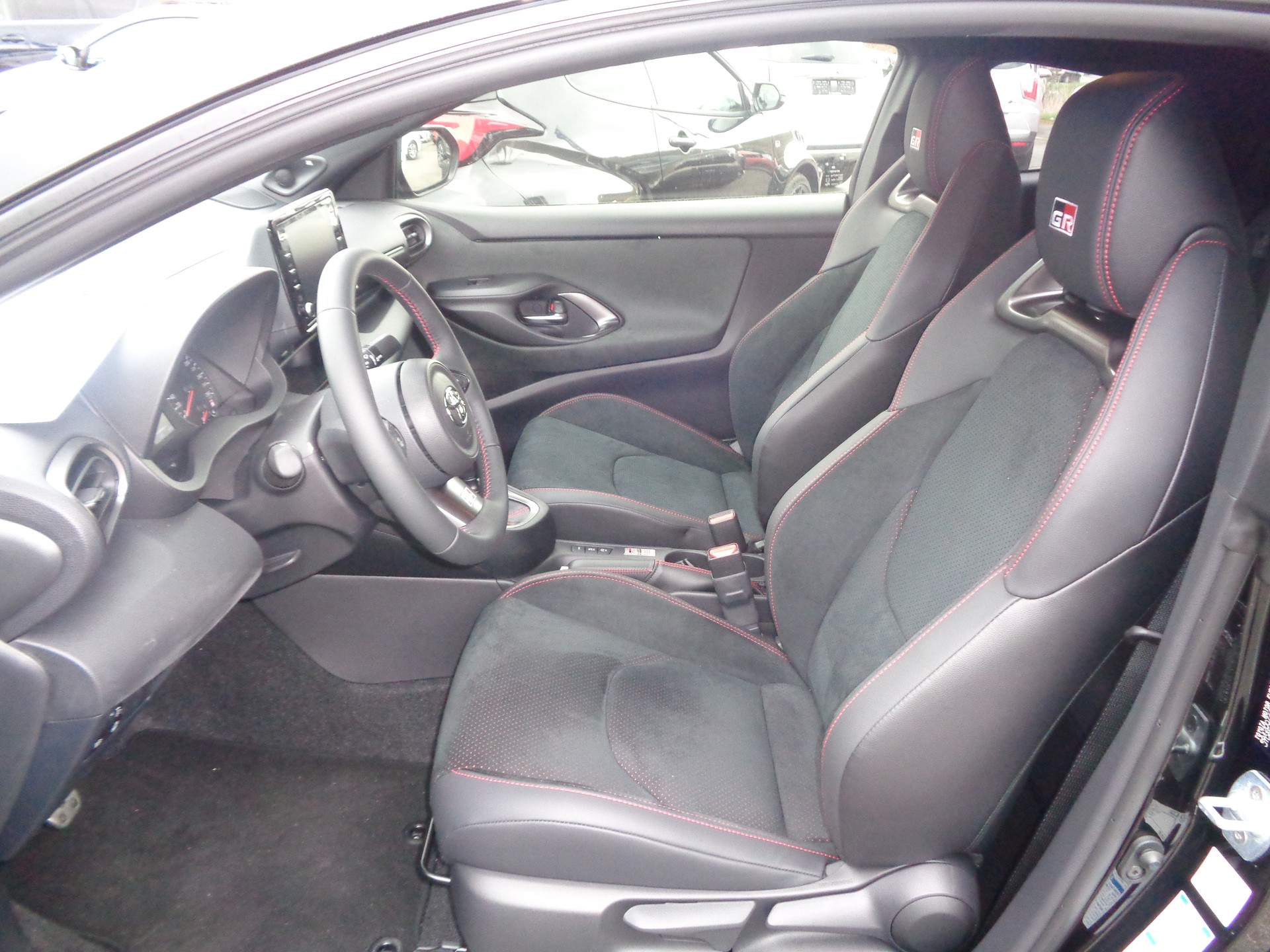 TOYOTA Yaris 1.6 GR Sport-image-7