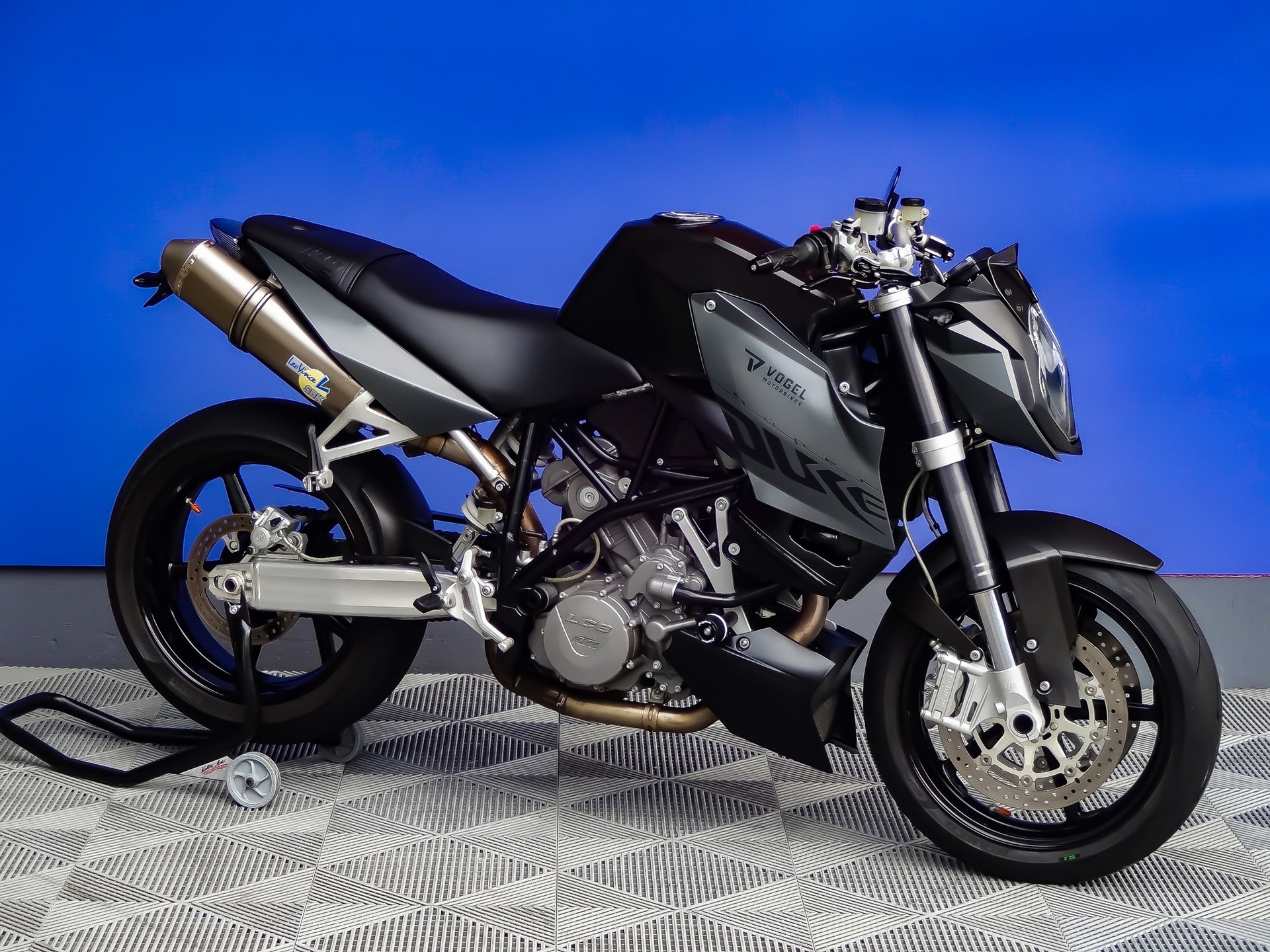 KTM 990 Super Duke-image-1