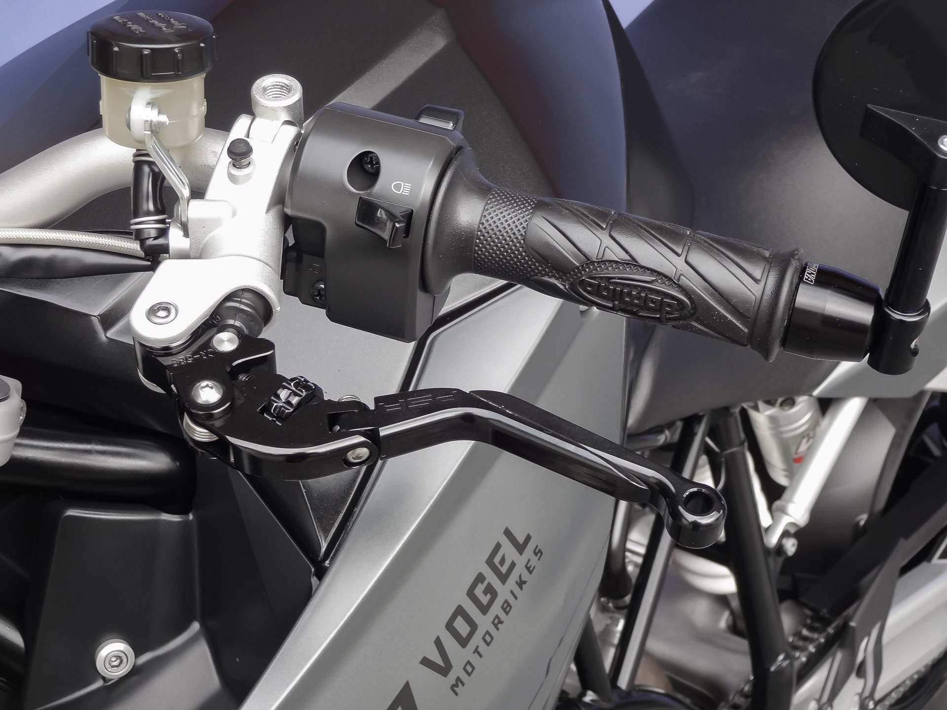 KTM 990 Super Duke-image-12